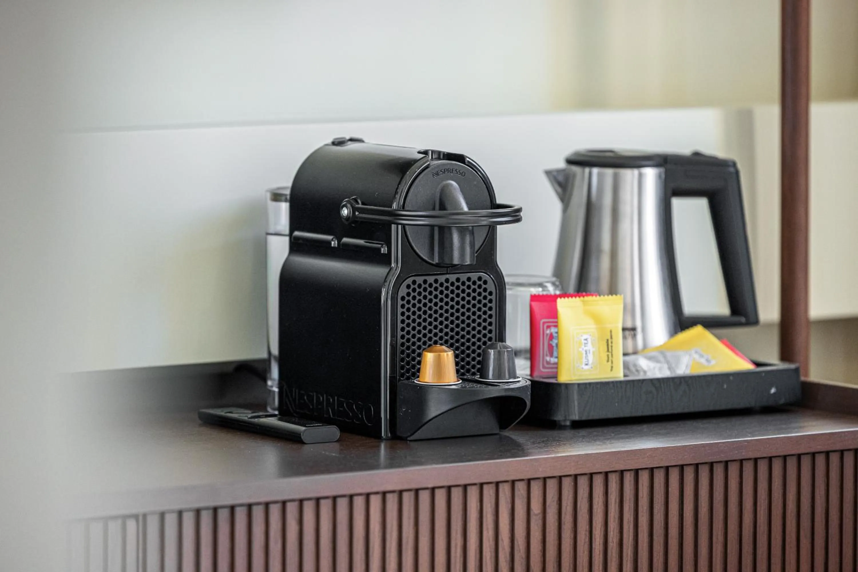 Coffee/tea facilities in Naomi Nice