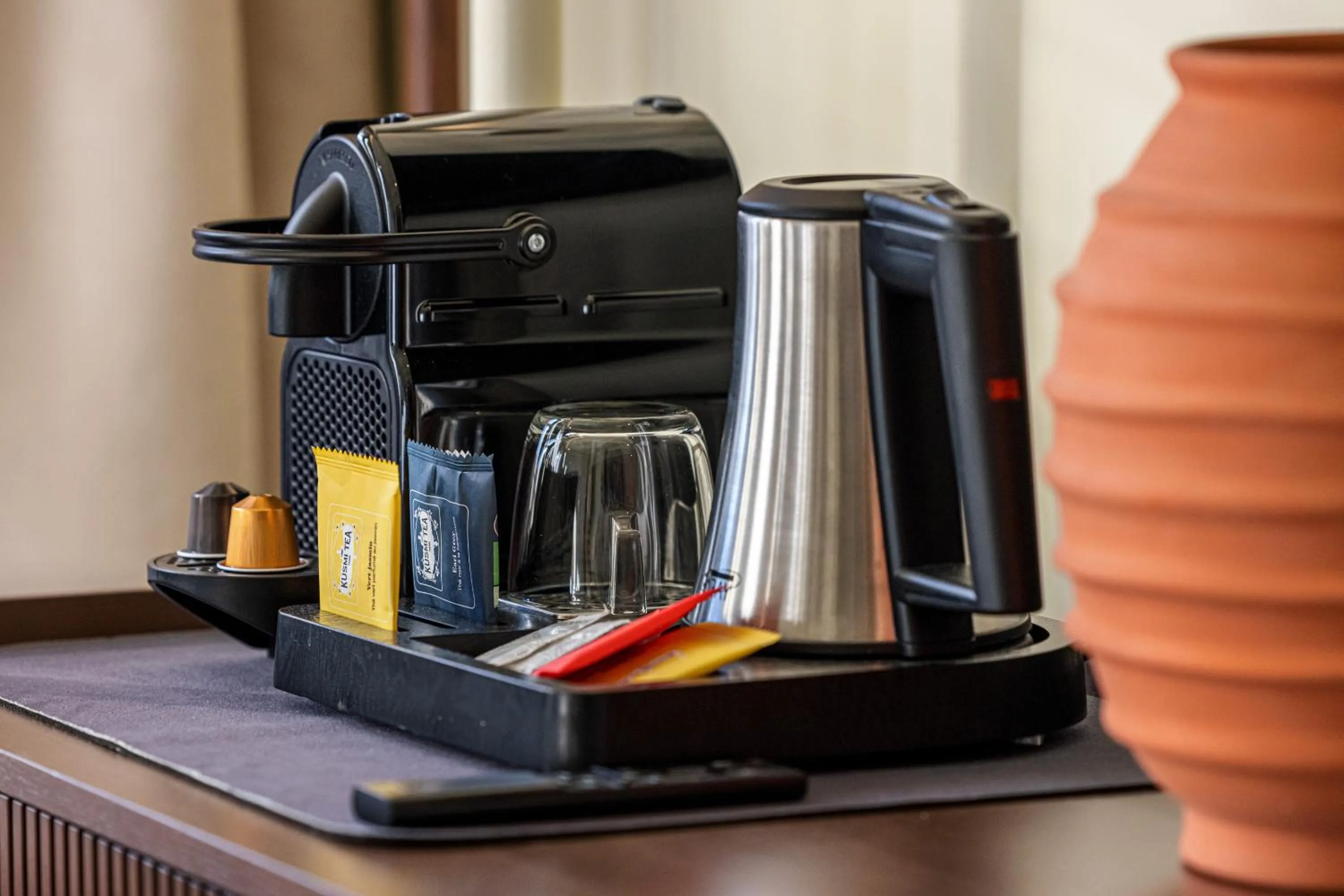 Coffee/tea facilities in Naomi Nice