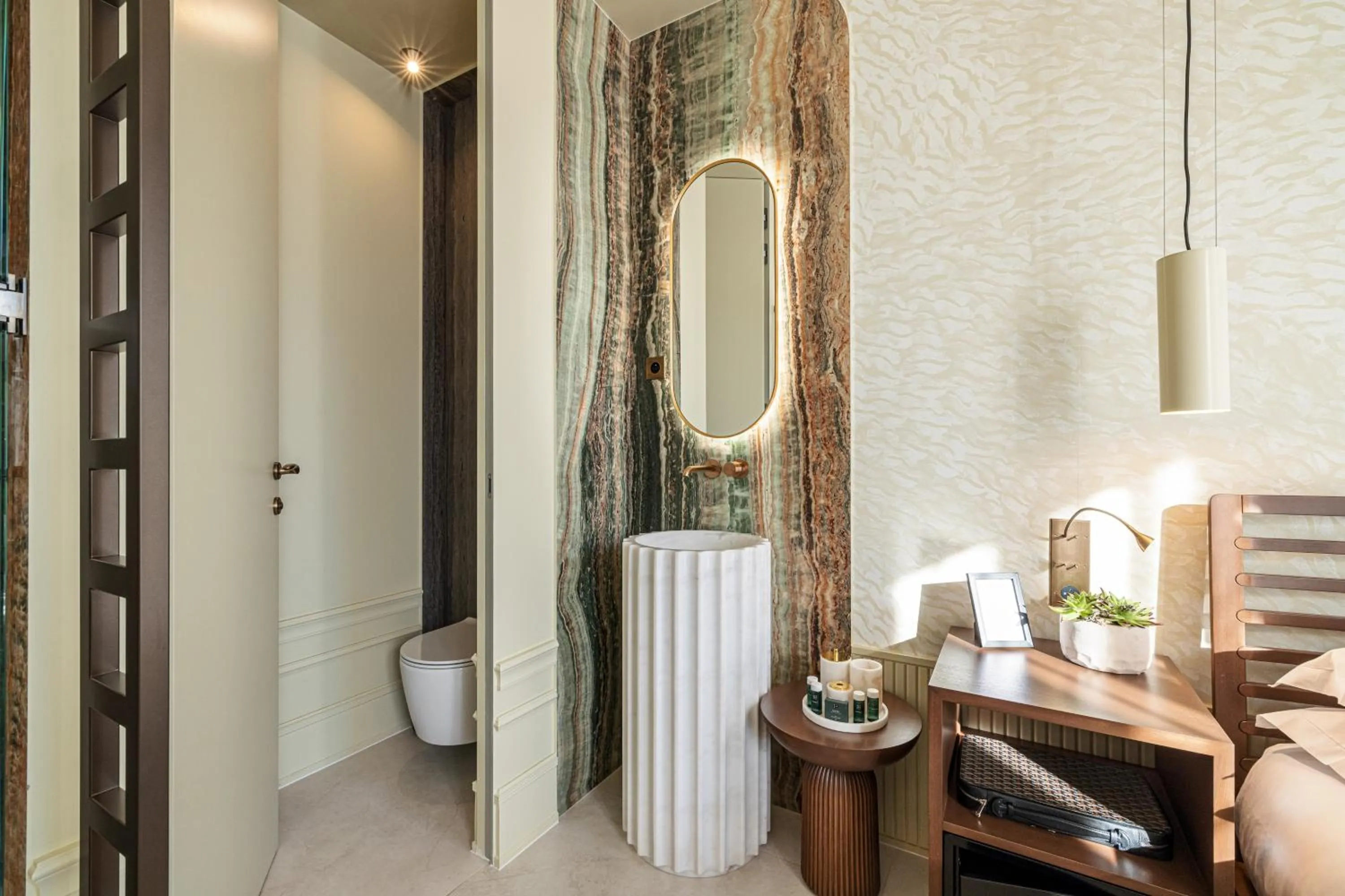 Toilet in Naomi Nice