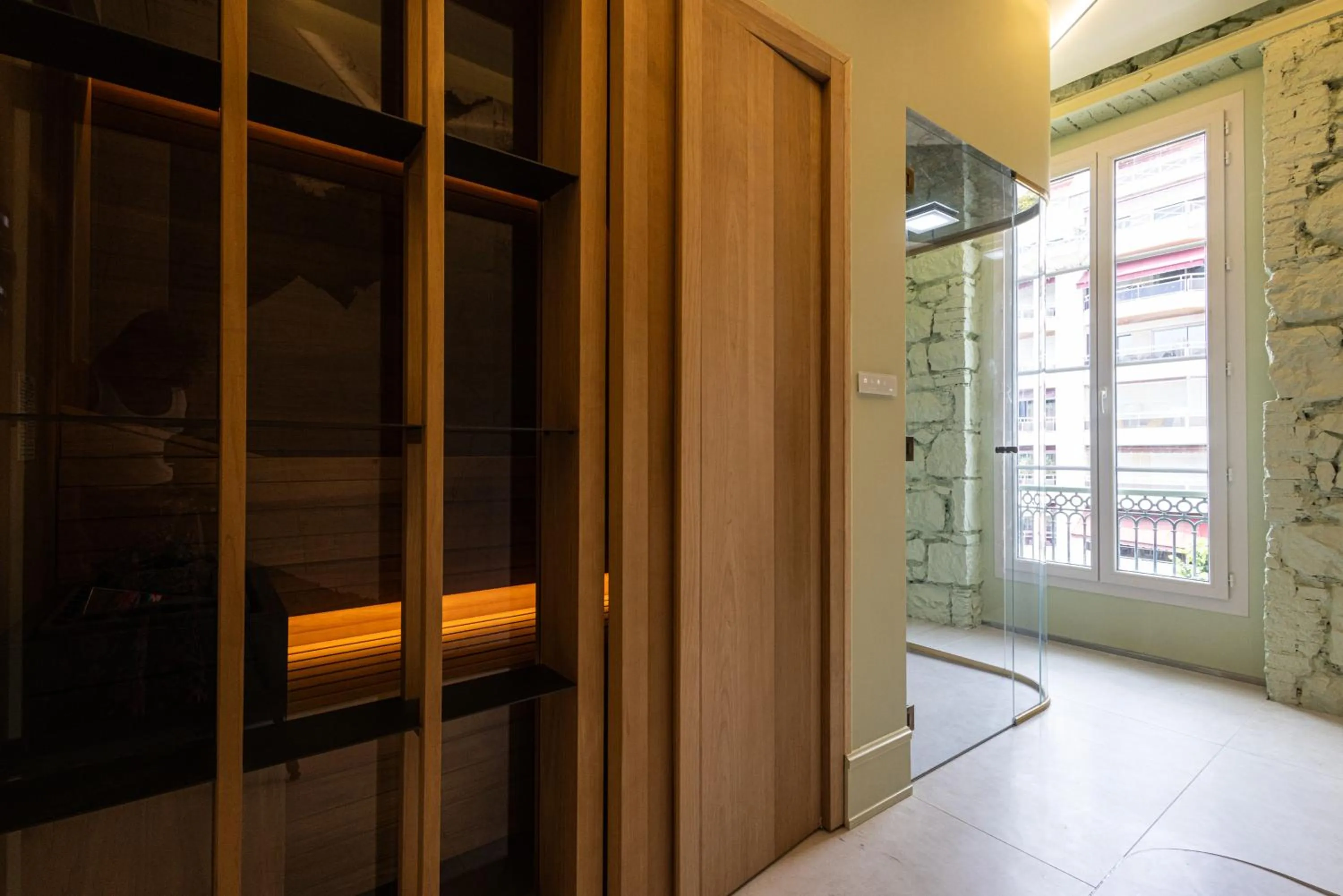 Shower in Naomi Nice