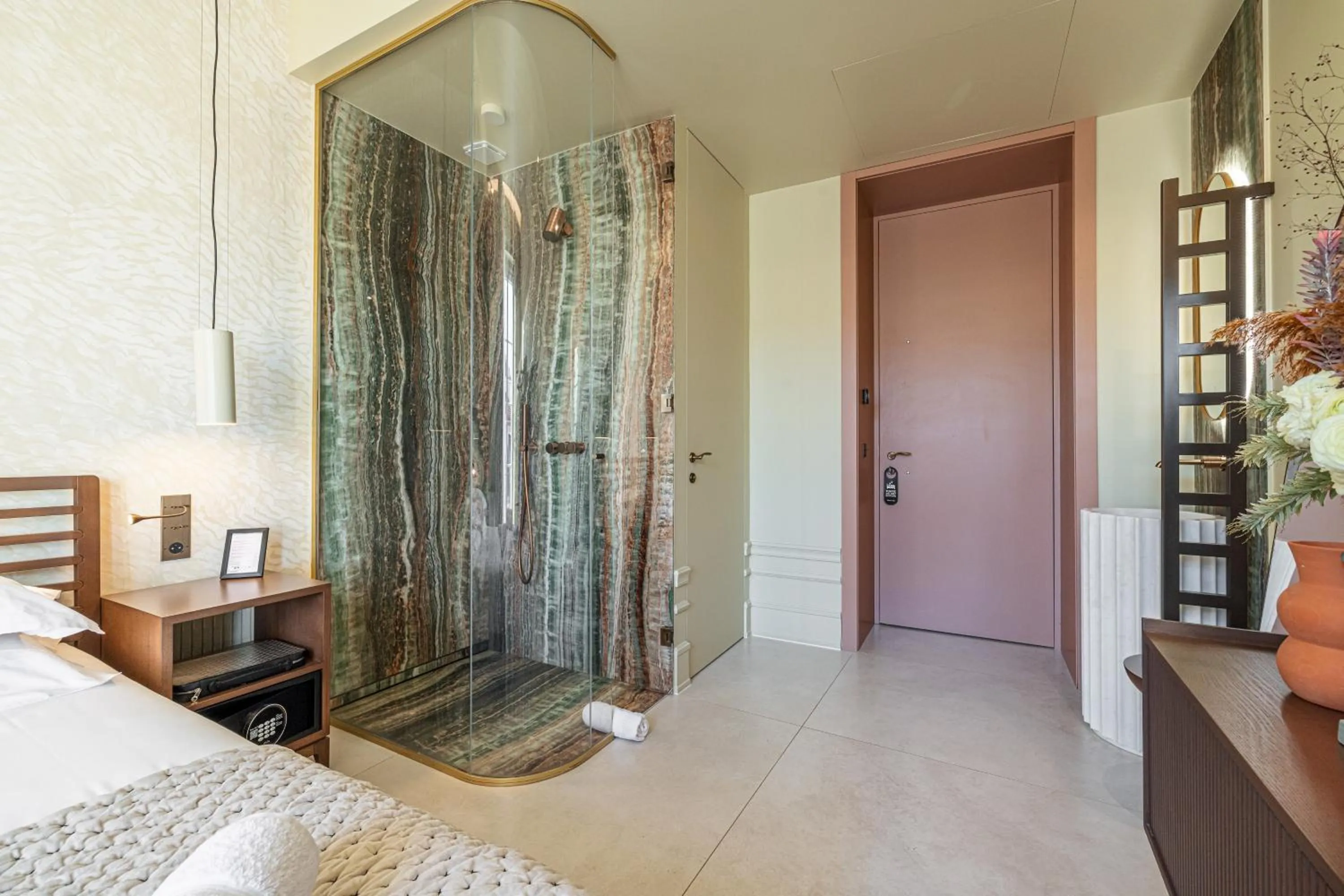 Shower in Naomi Nice