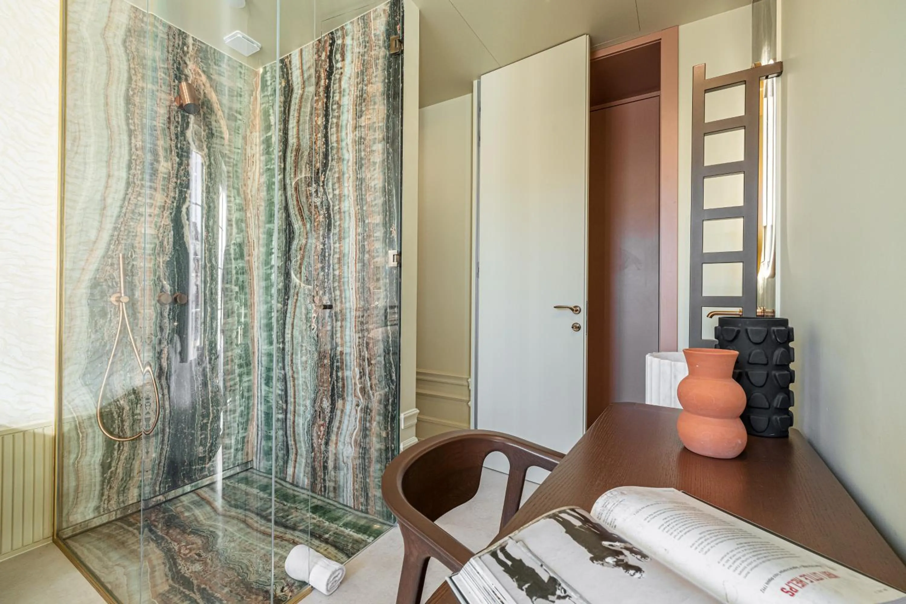 Shower in Naomi Nice