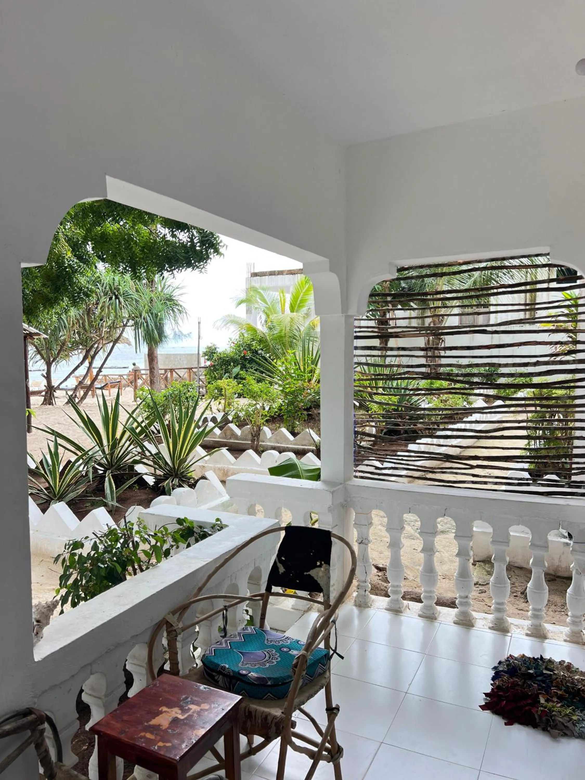 Zanzi beach hotel