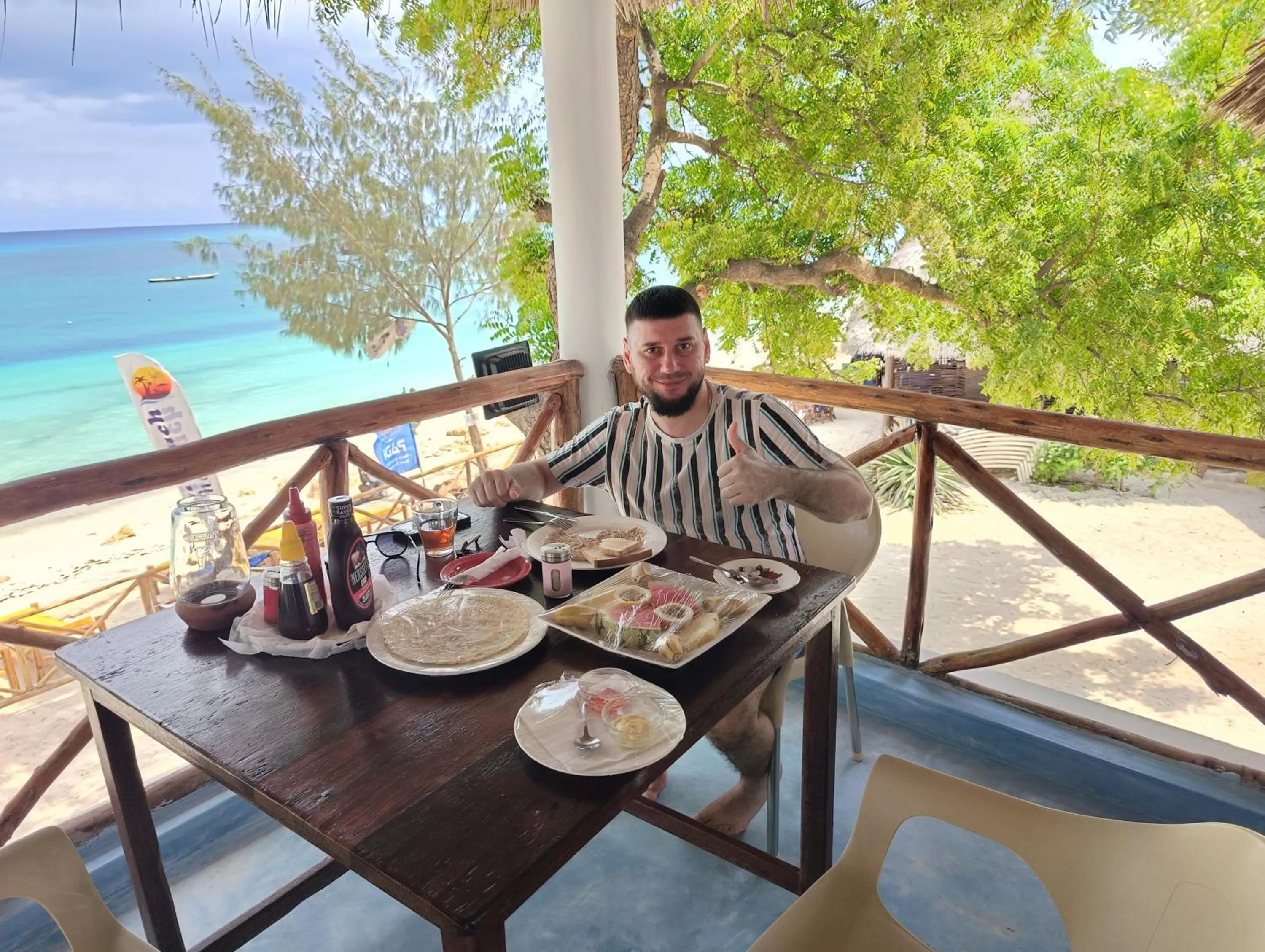 Restaurant/places to eat in Zanzi beach hotel
