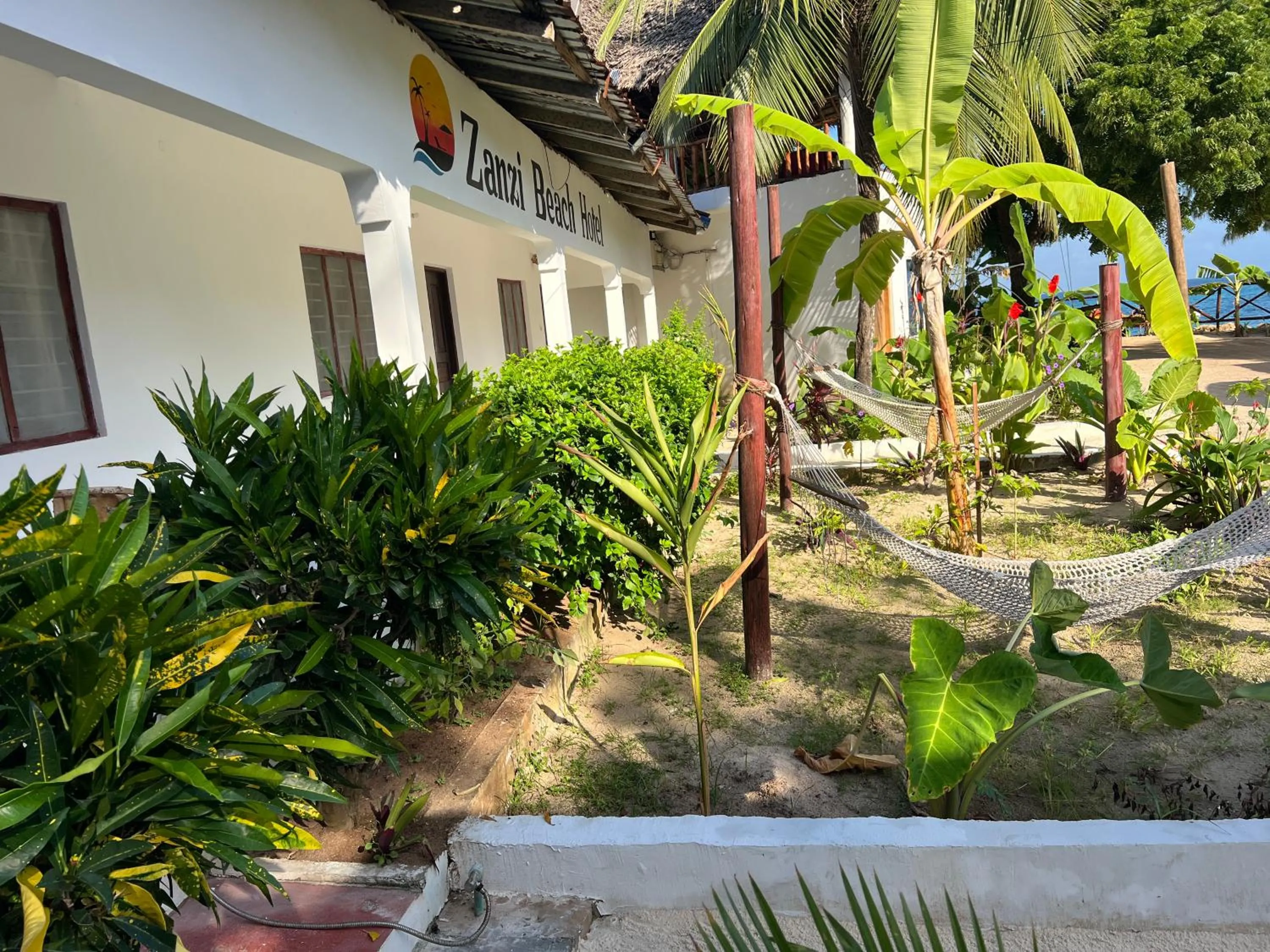 Zanzi beach hotel