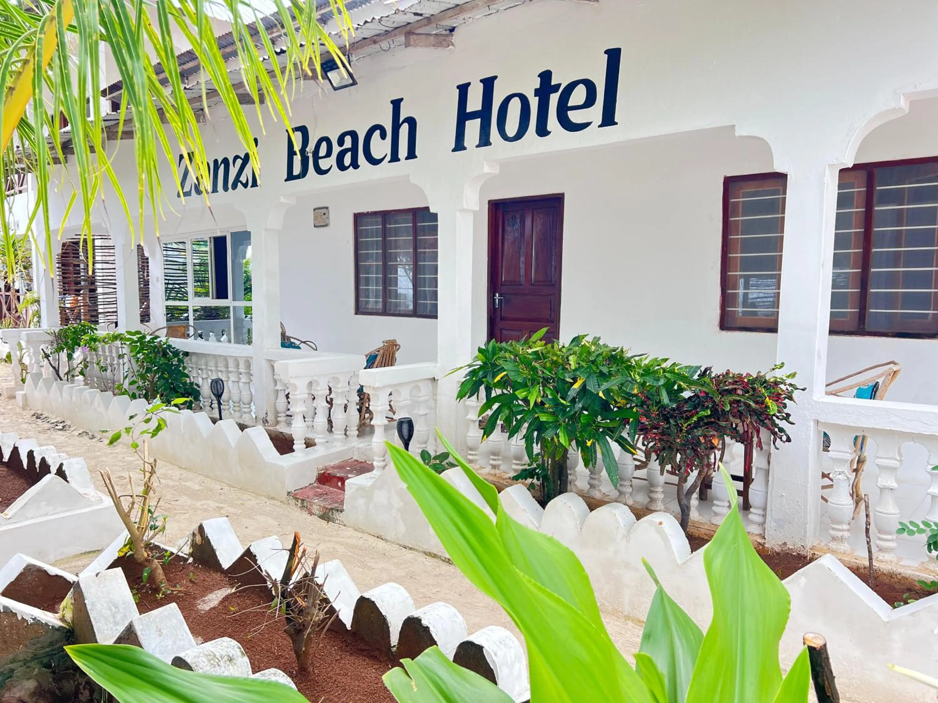 Zanzi beach hotel