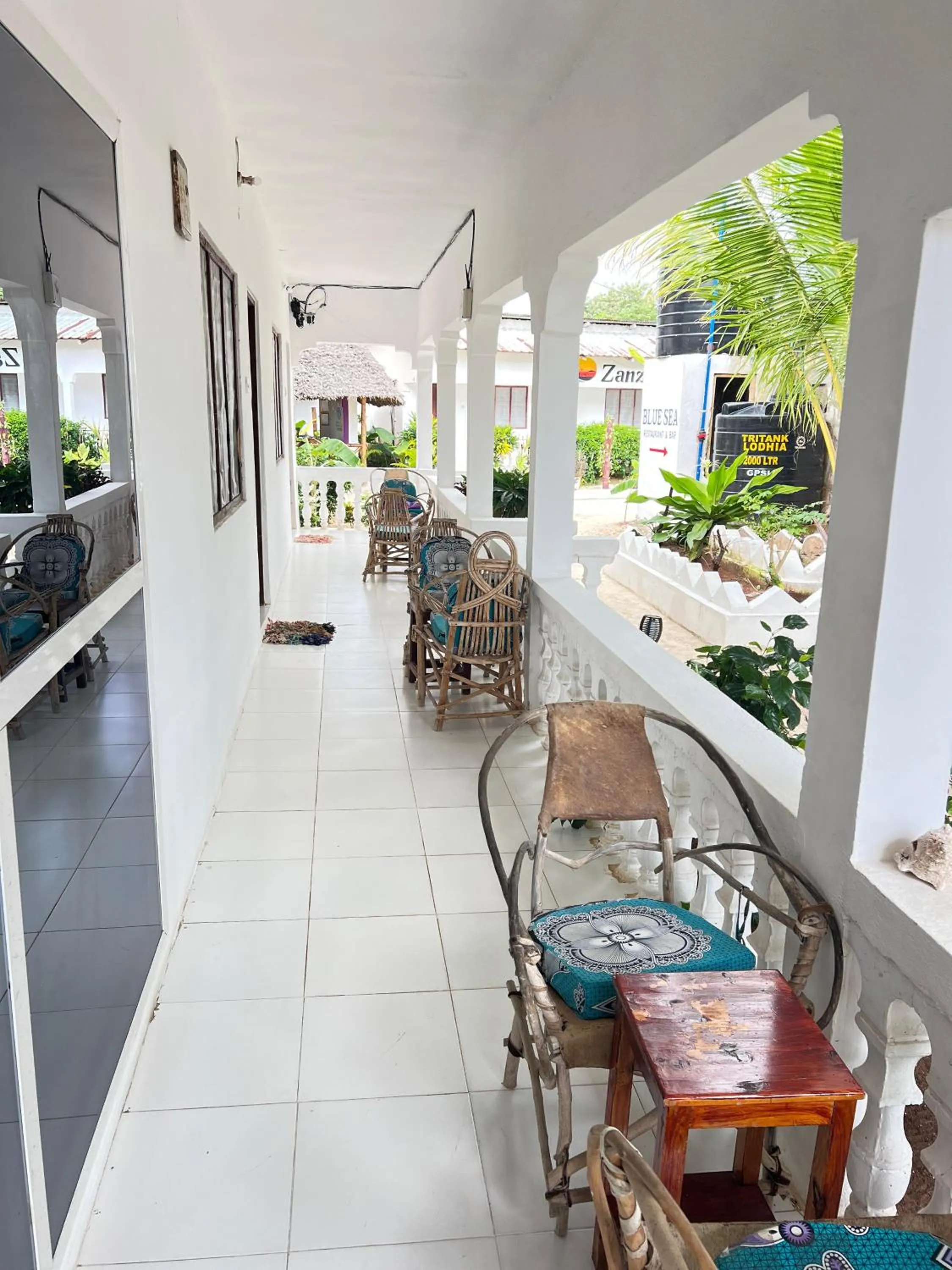 Zanzi beach hotel