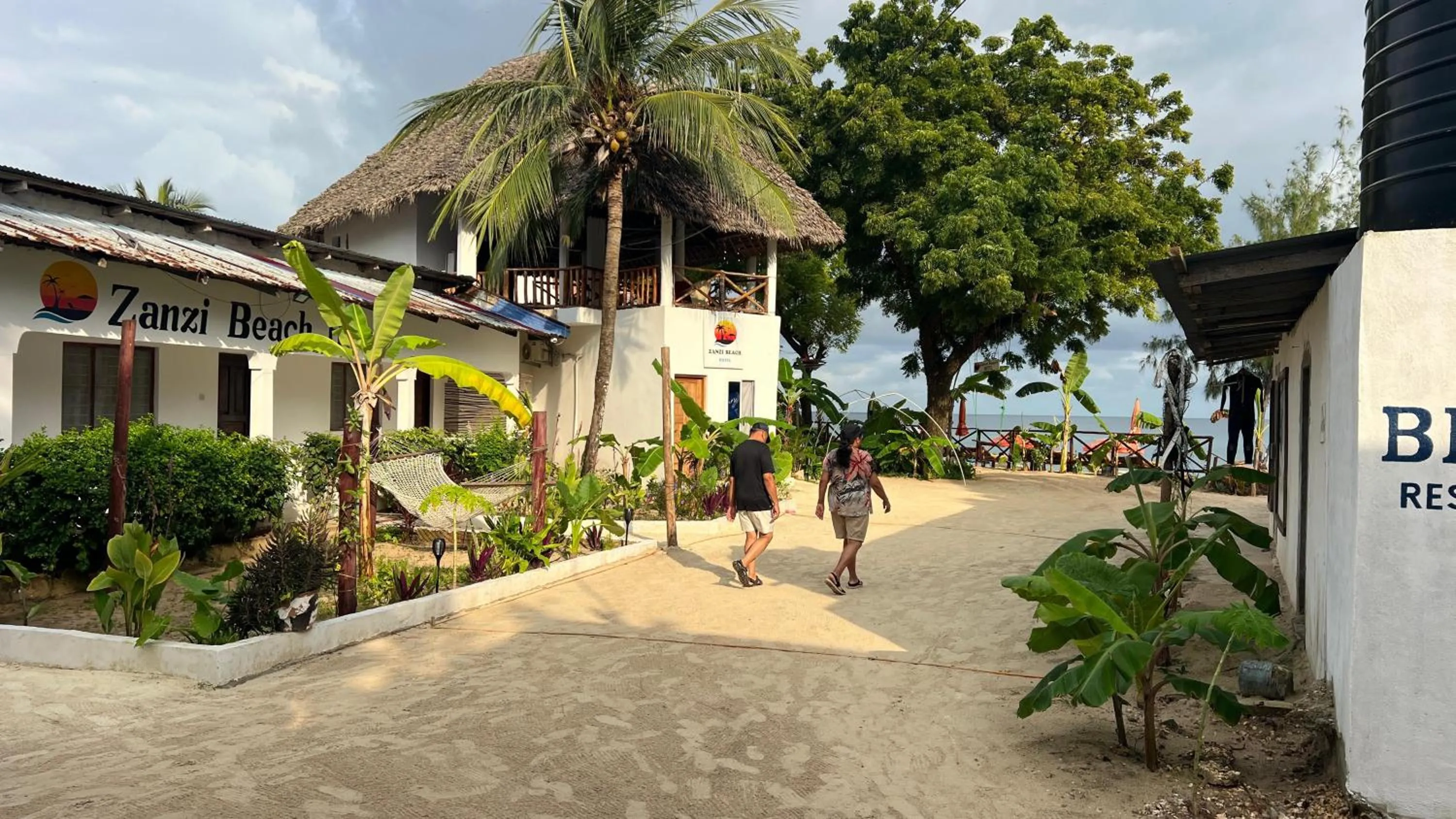 Zanzi beach hotel