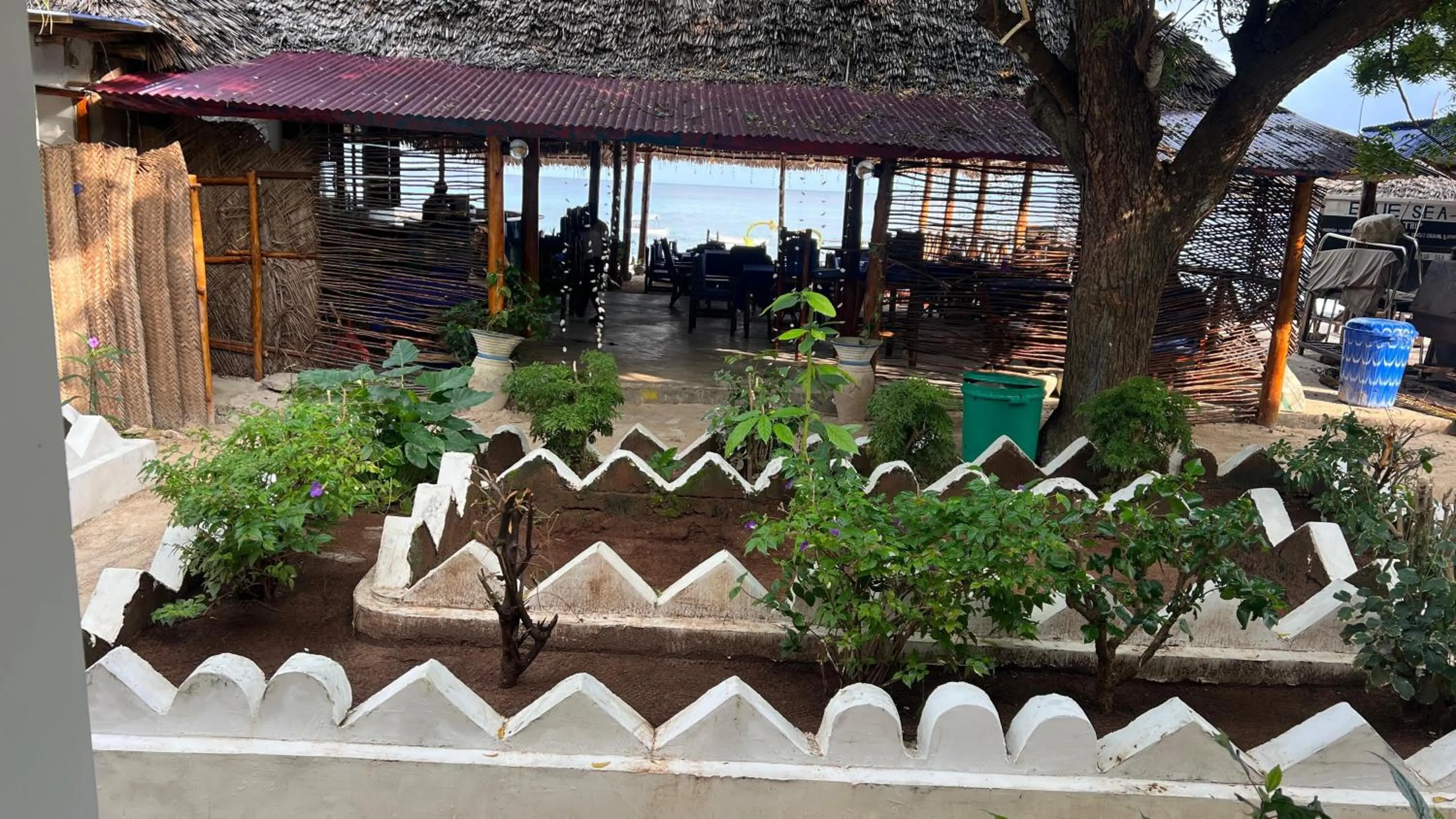 Zanzi beach hotel