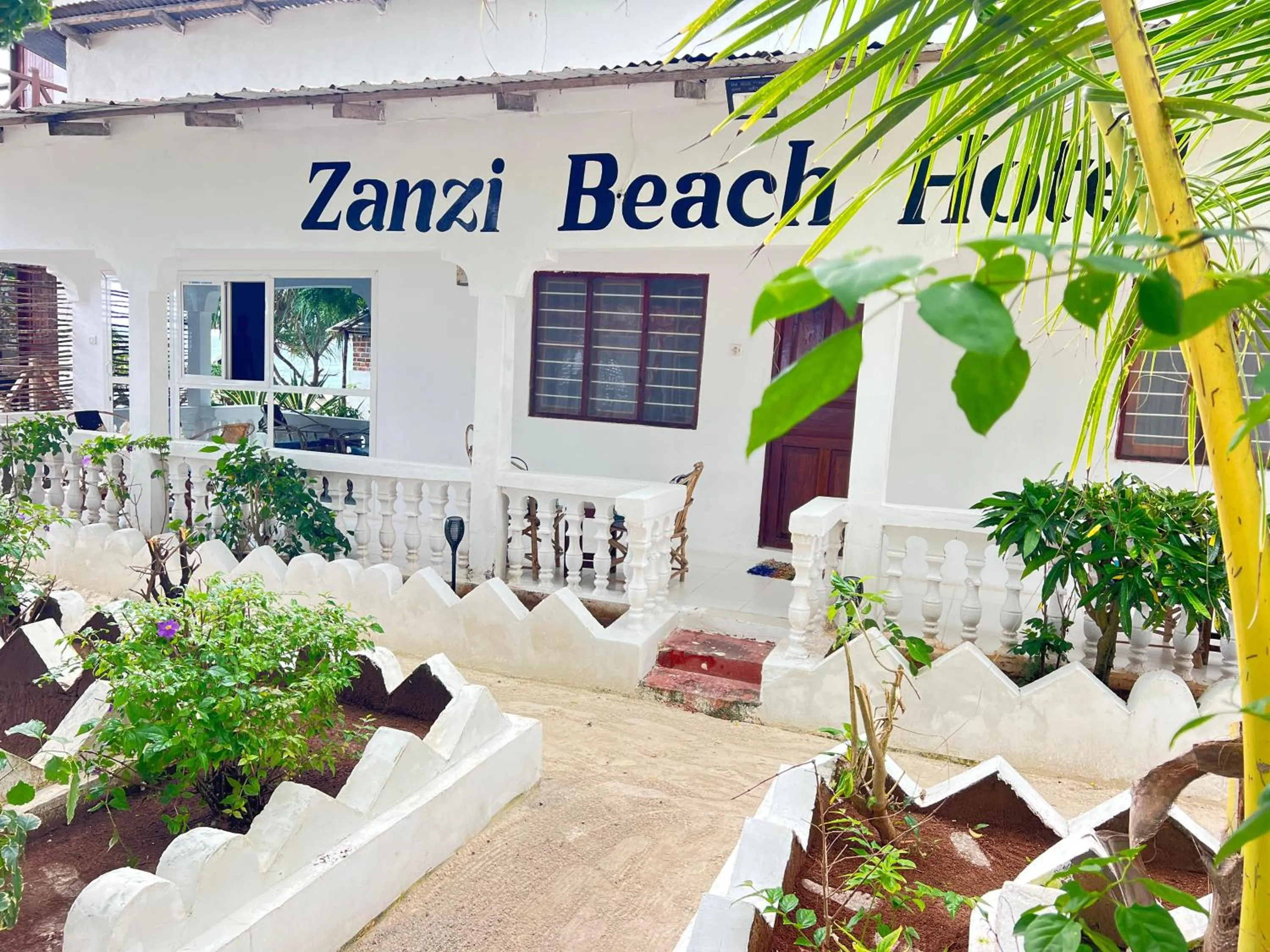Zanzi beach hotel