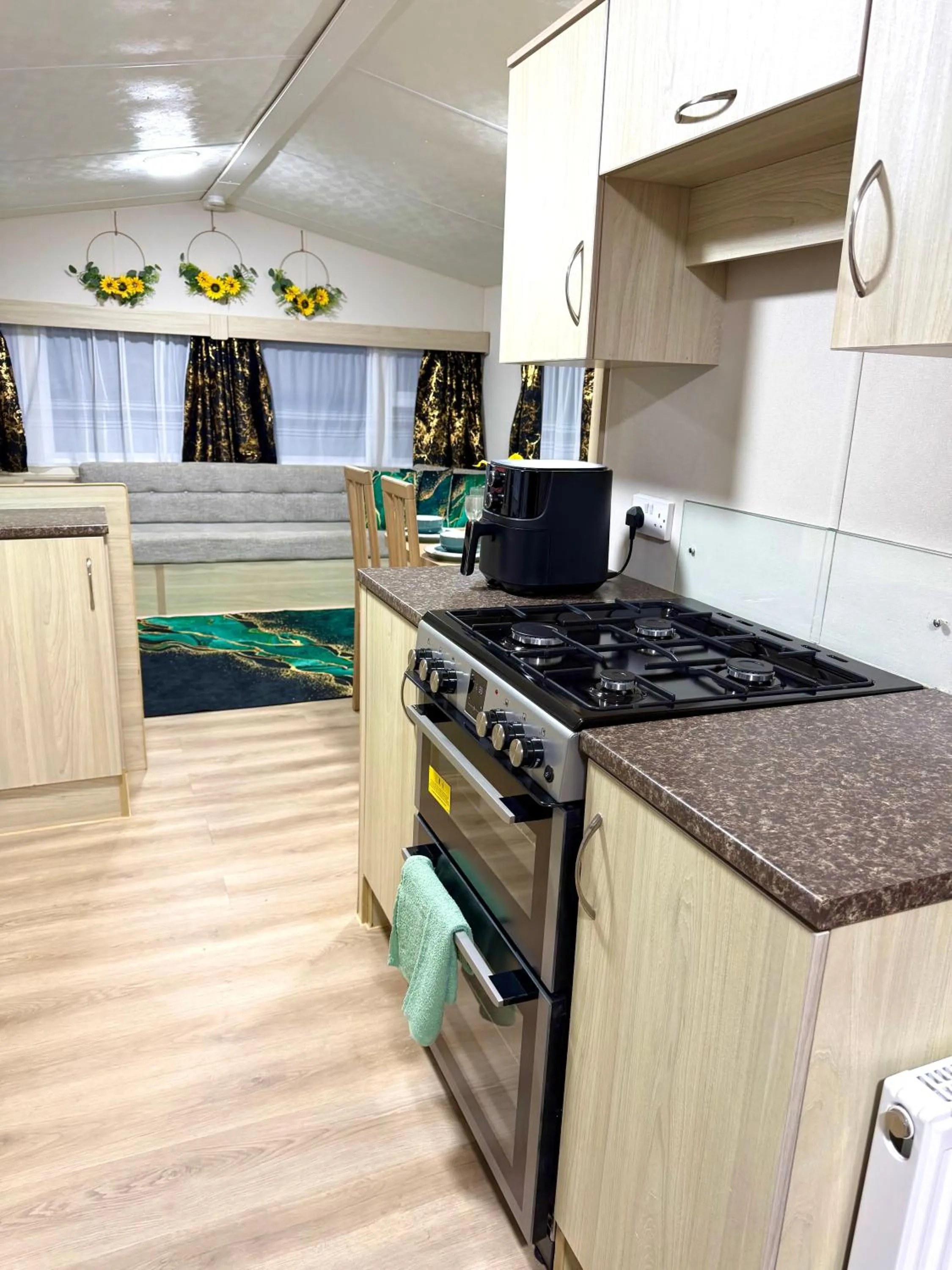 Lyons Robin Hood , Rhyl
