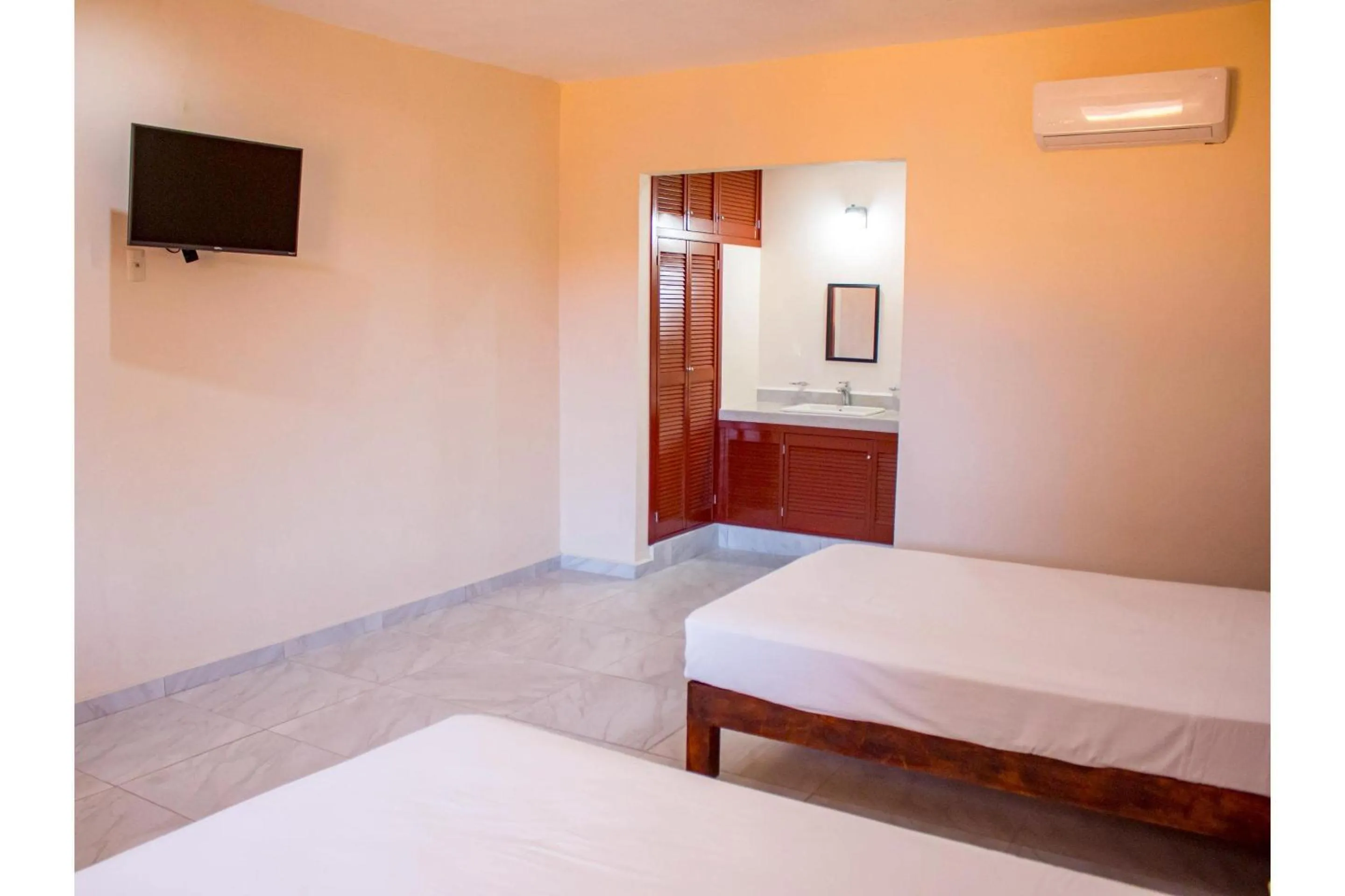 Bedroom, Bed in OYO Hotel La Playa