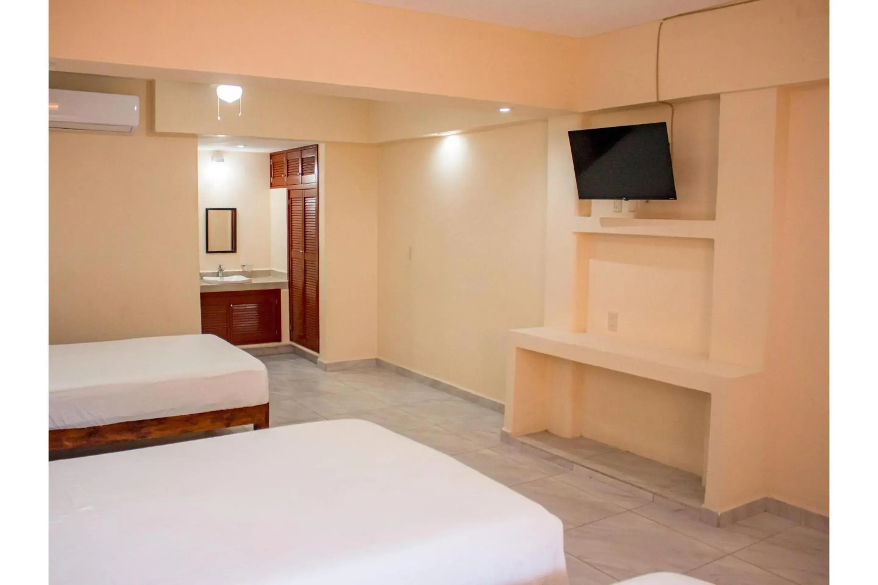 Bedroom, Bed in OYO Hotel La Playa Bedroom, Bed in OYO Hotel La Playa