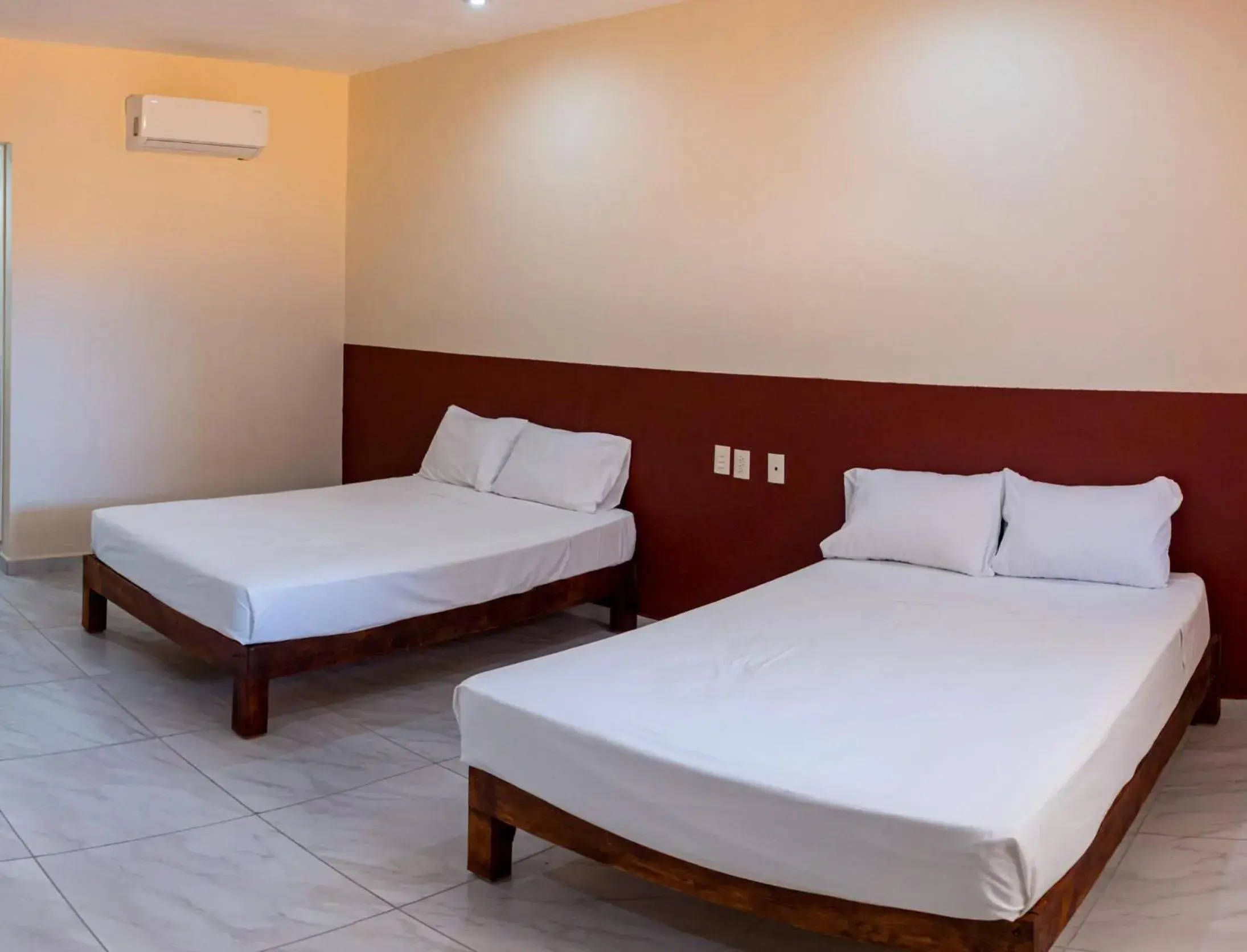 Standard Double Room with Two Double Beds in OYO Hotel La Playa Standard Double Room with Two Double Beds in OYO Hotel La Playa