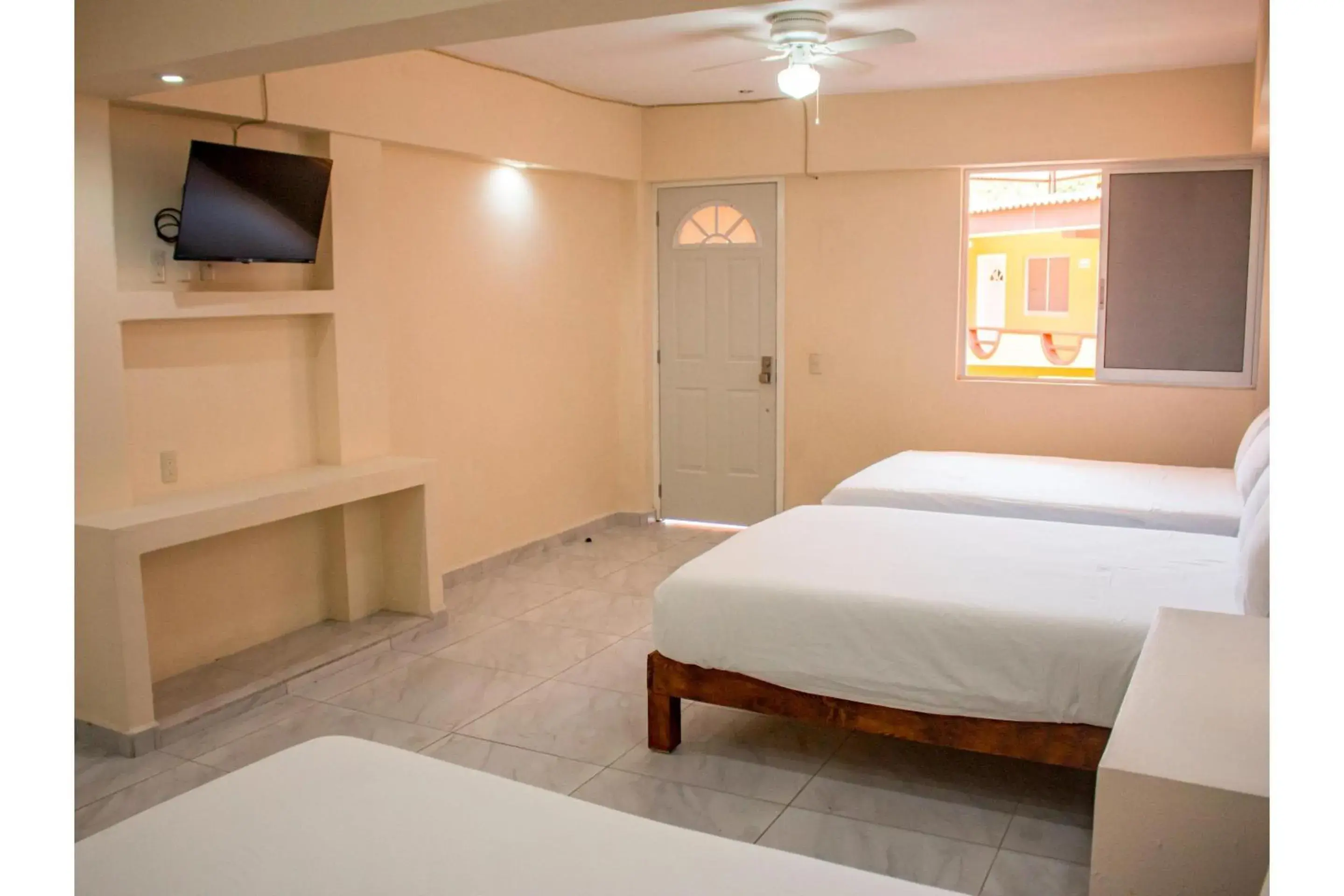 Bedroom, Bed in OYO Hotel La Playa Bedroom, Bed in OYO Hotel La Playa