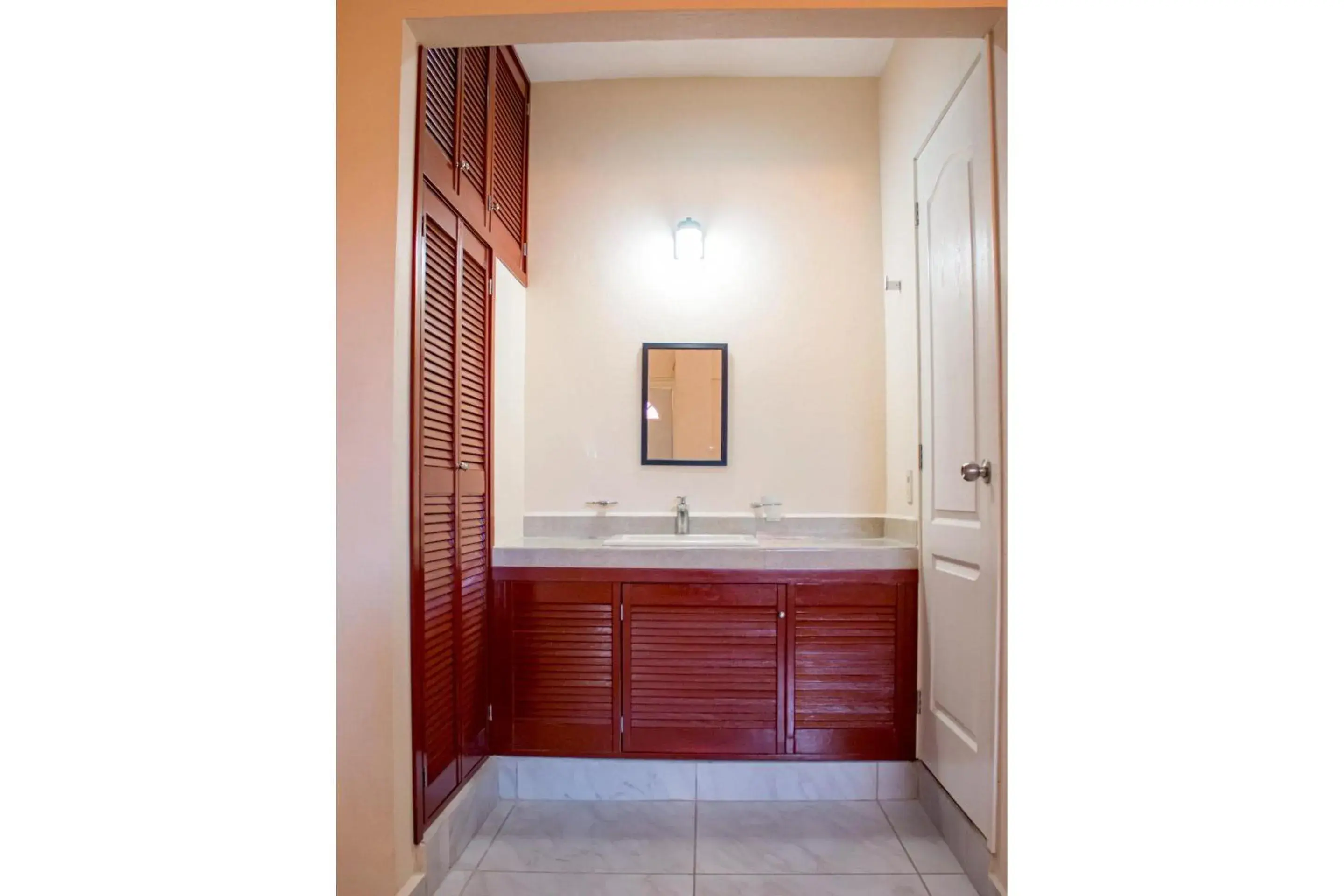 Bedroom in OYO Hotel La Playa Bedroom in OYO Hotel La Playa