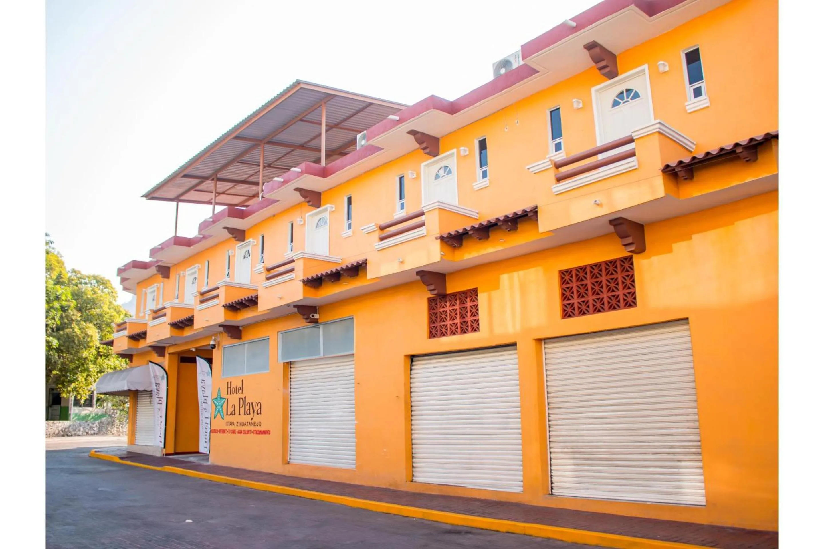 Facade/entrance in OYO Hotel La Playa