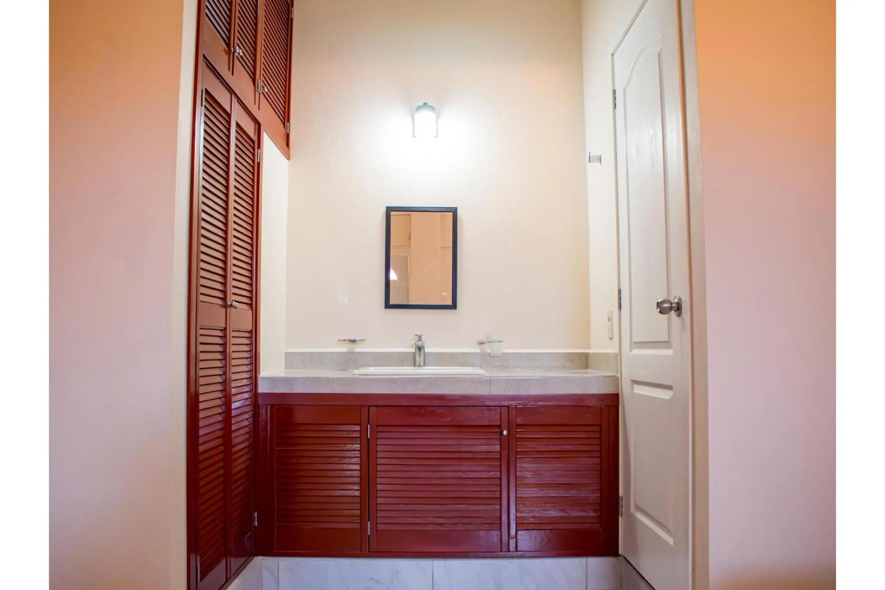 Bedroom in OYO Hotel La Playa Bedroom in OYO Hotel La Playa