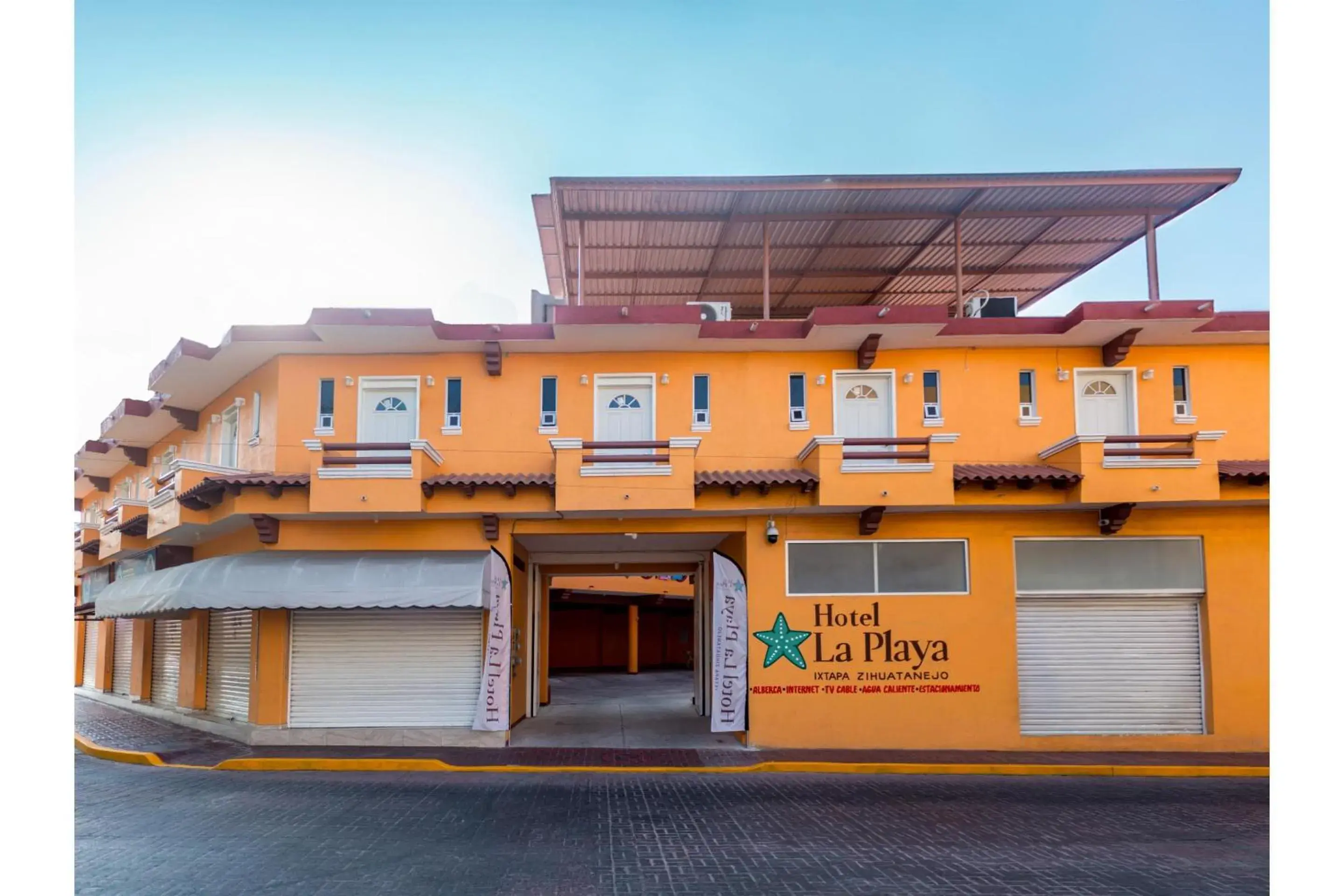 Facade/entrance in OYO Hotel La Playa Facade/entrance in OYO Hotel La Playa