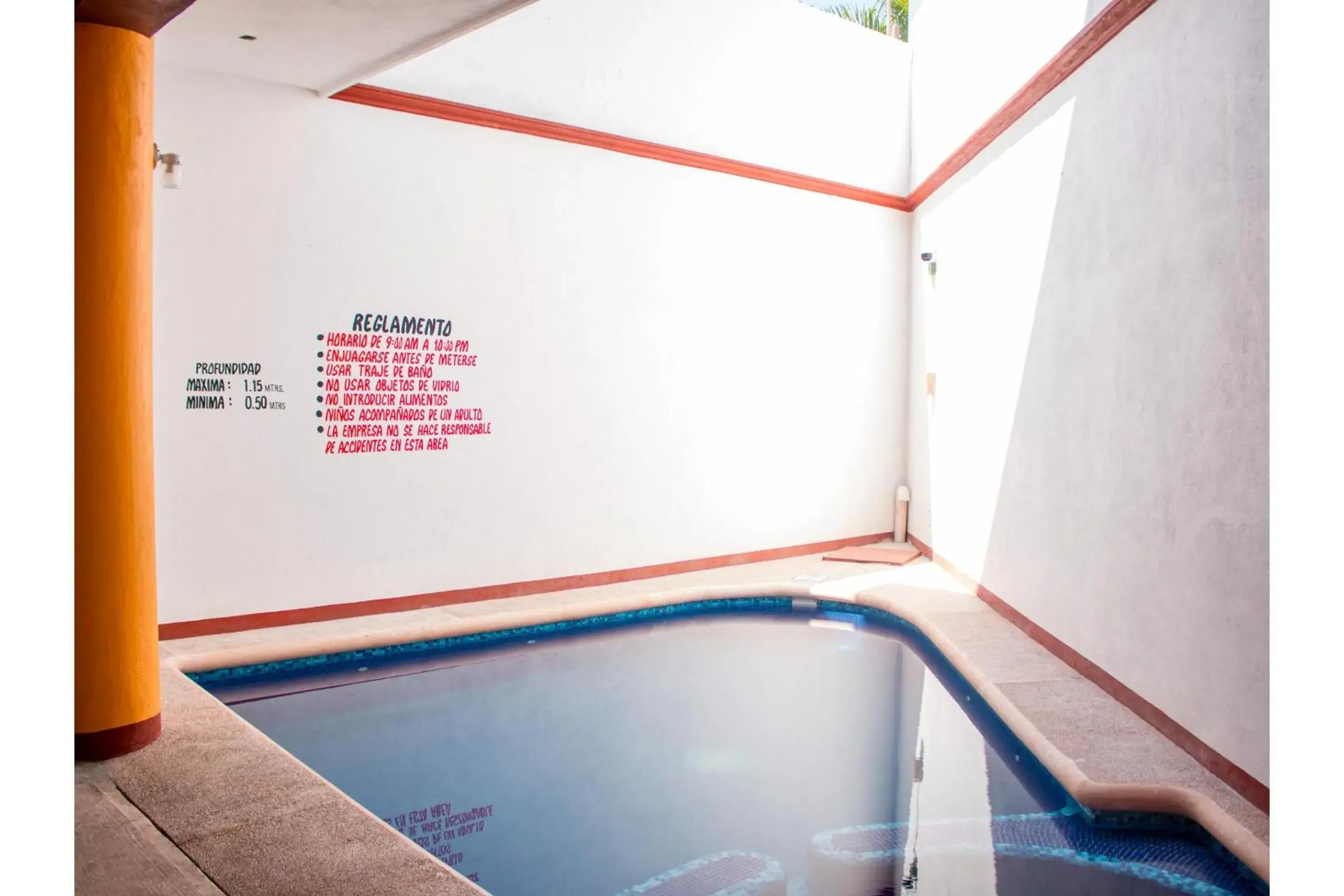 Swimming pool in OYO Hotel La Playa Swimming pool in OYO Hotel La Playa