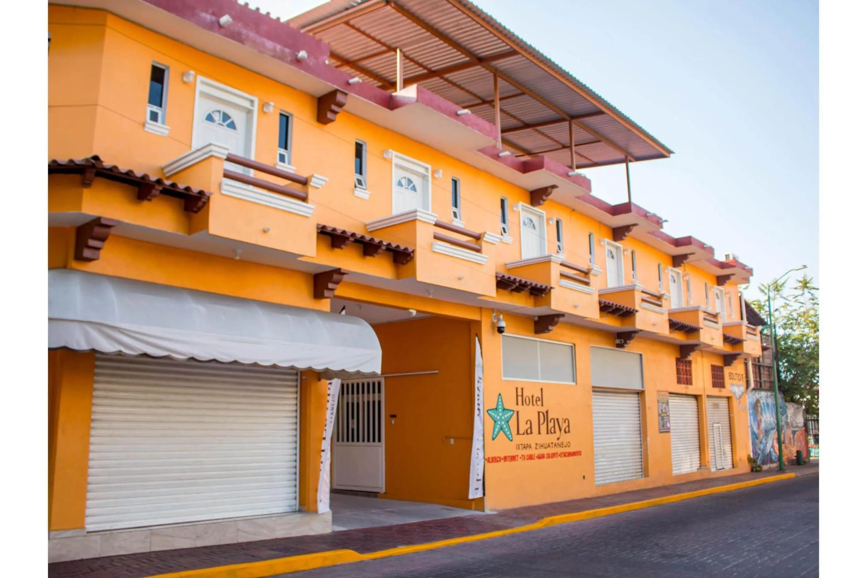 Facade/entrance in OYO Hotel La Playa