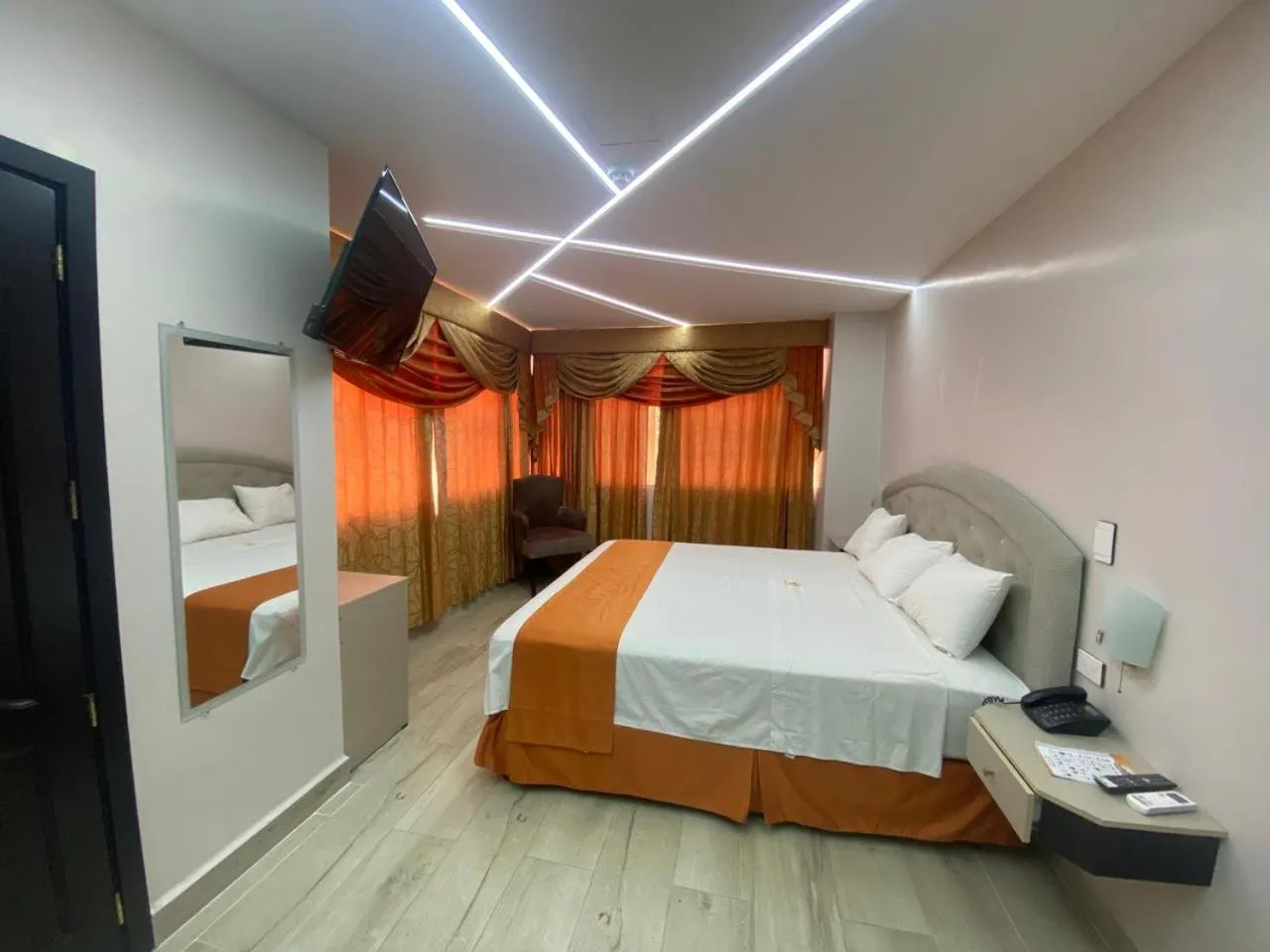 TV and multimedia in BRITNEY HOTEL Machala