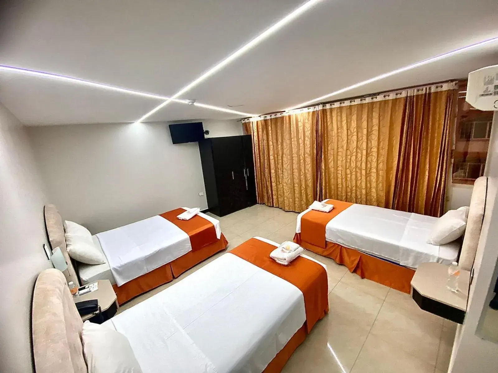 Triple Room in BRITNEY HOTEL Machala Triple Room in BRITNEY HOTEL Machala