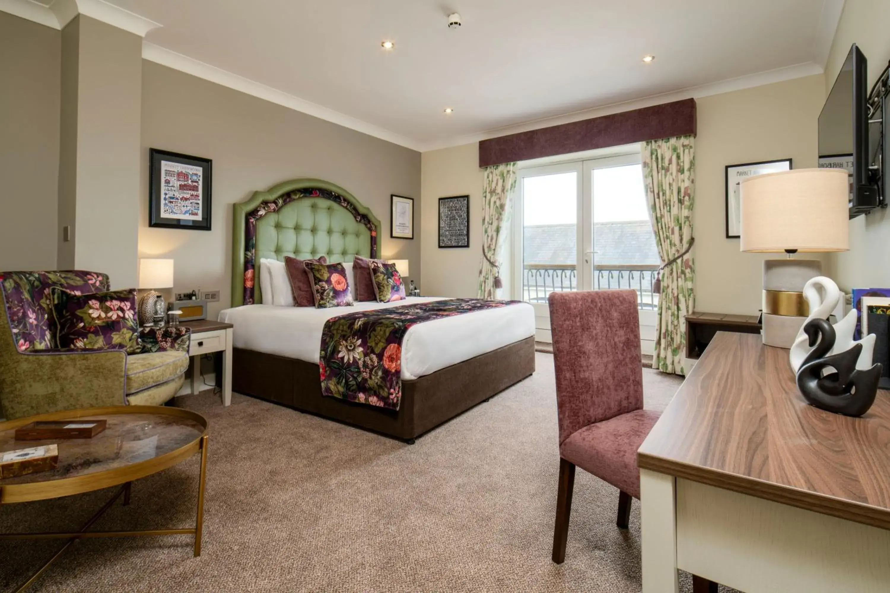 Deluxe Double Room in The Three Swans Hotel, Market Harborough, Leicestershire - The Coaching Inn Group Deluxe Double Room in The Three Swans Hotel, Market Harborough, Leicestershire - The Coaching Inn Group
