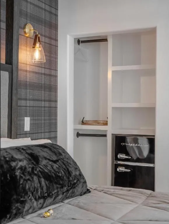 Bed in The Front Street Inn