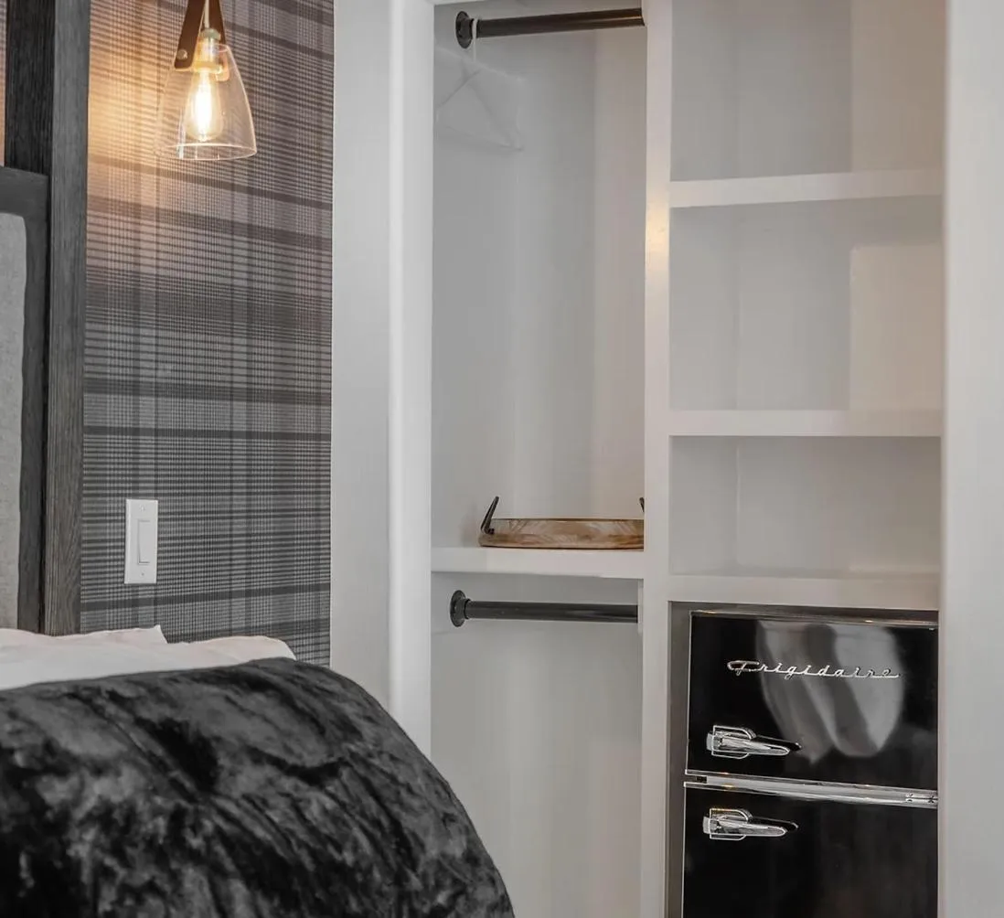 Bed in The Front Street Inn