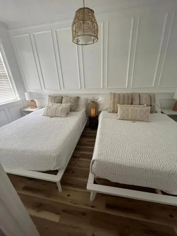 Bed in The Front Street Inn