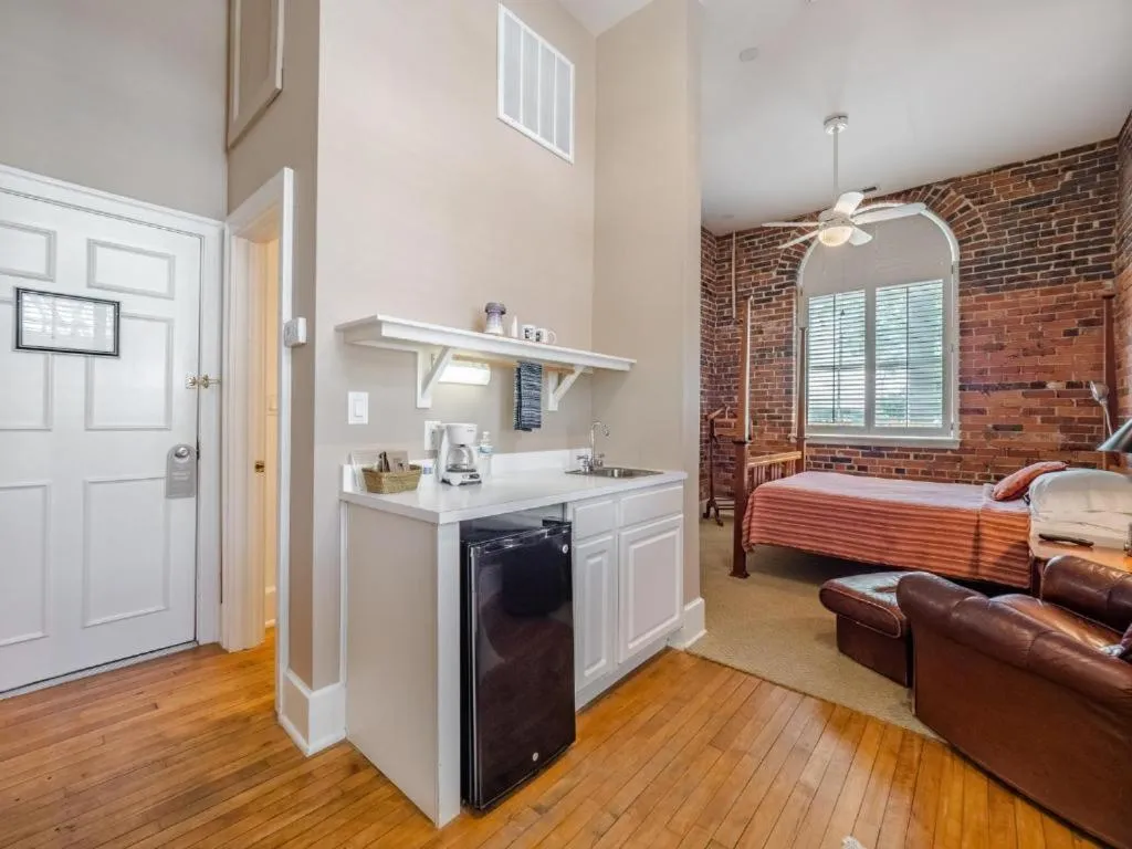 The Front Street Inn