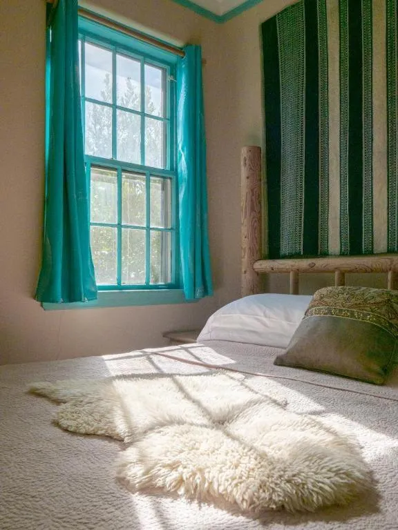 Bed in The Front Street Inn