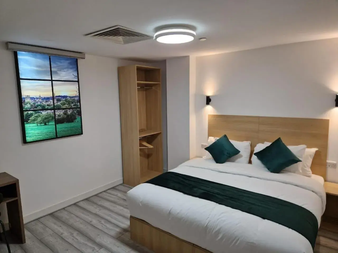Double Room in Crown House Double Room in Crown House