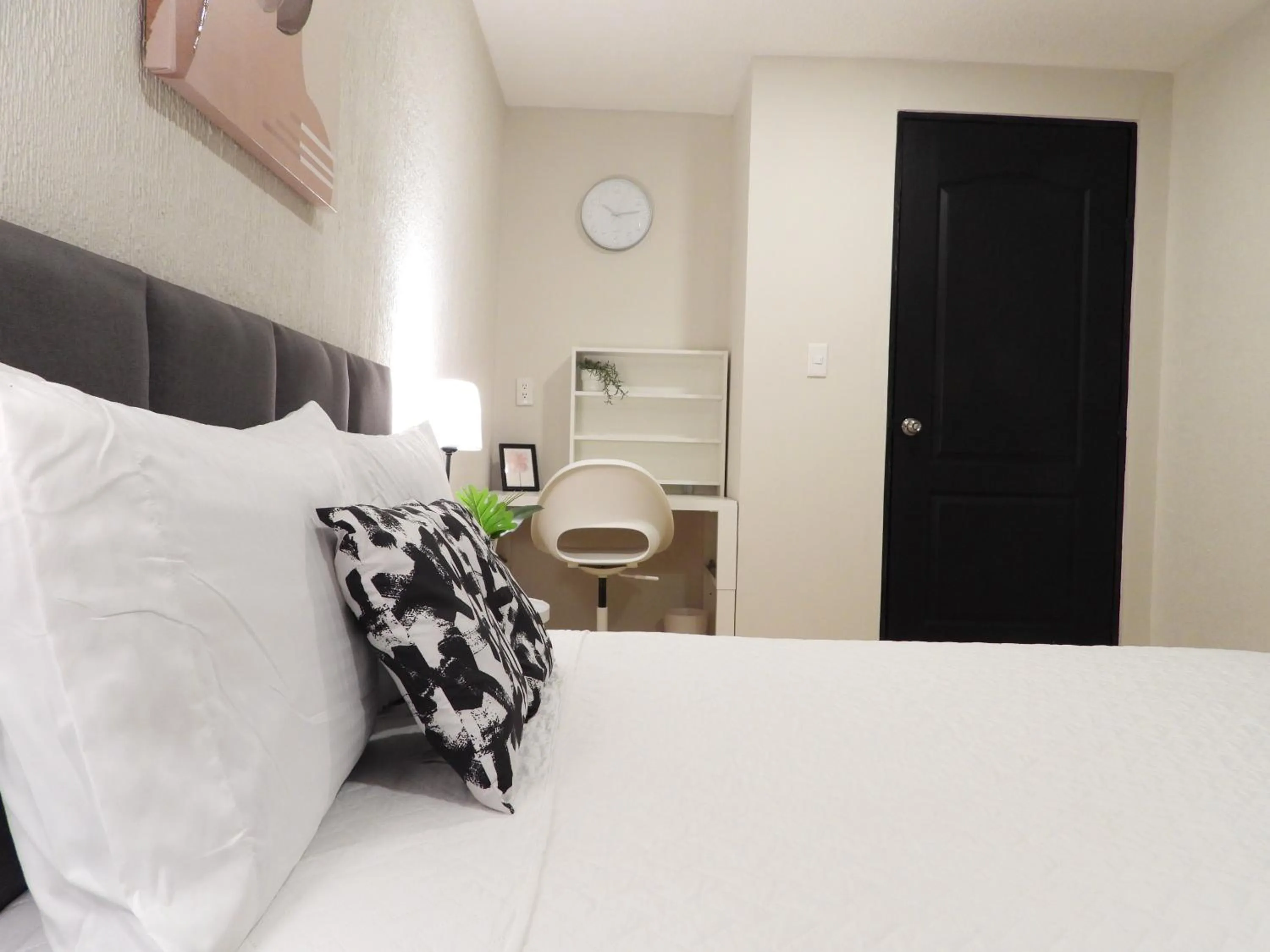 Photo of the whole room, Bed in Singular Reforma