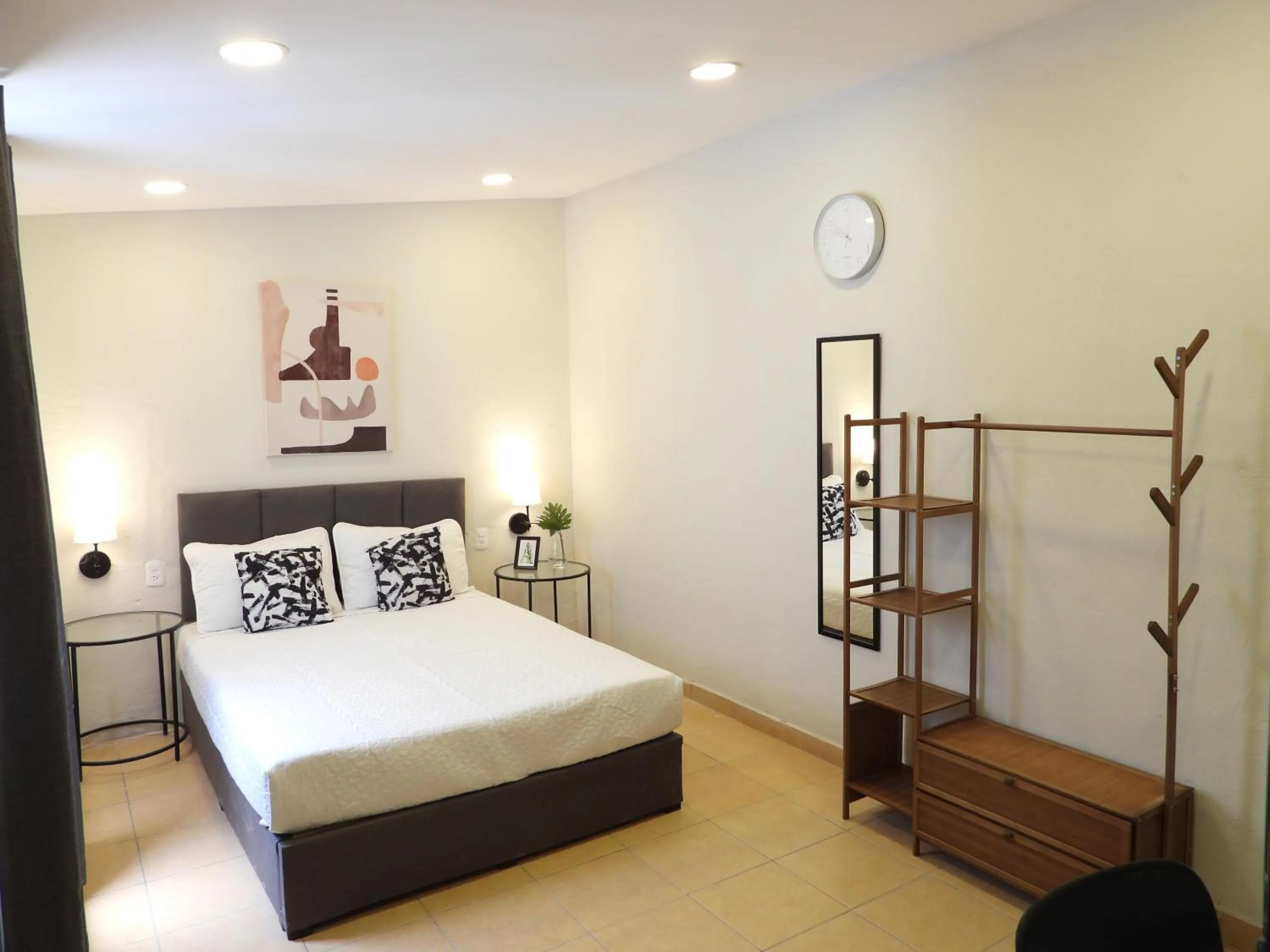 Photo of the whole room, Bed in Singular Reforma