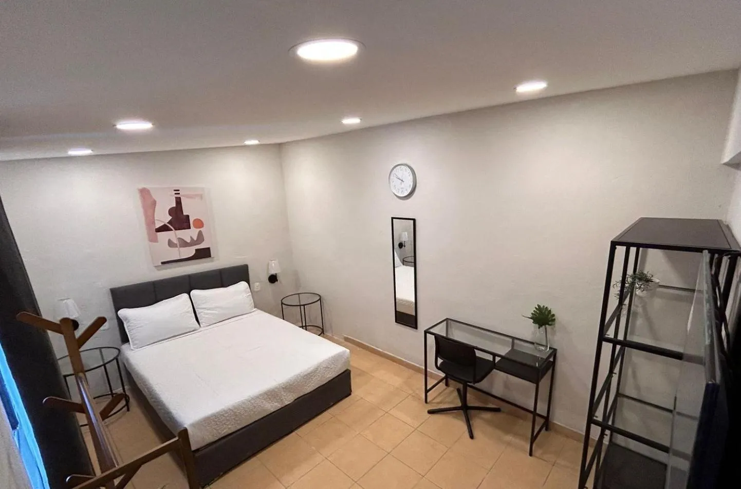 Photo of the whole room, Bed in Singular Reforma