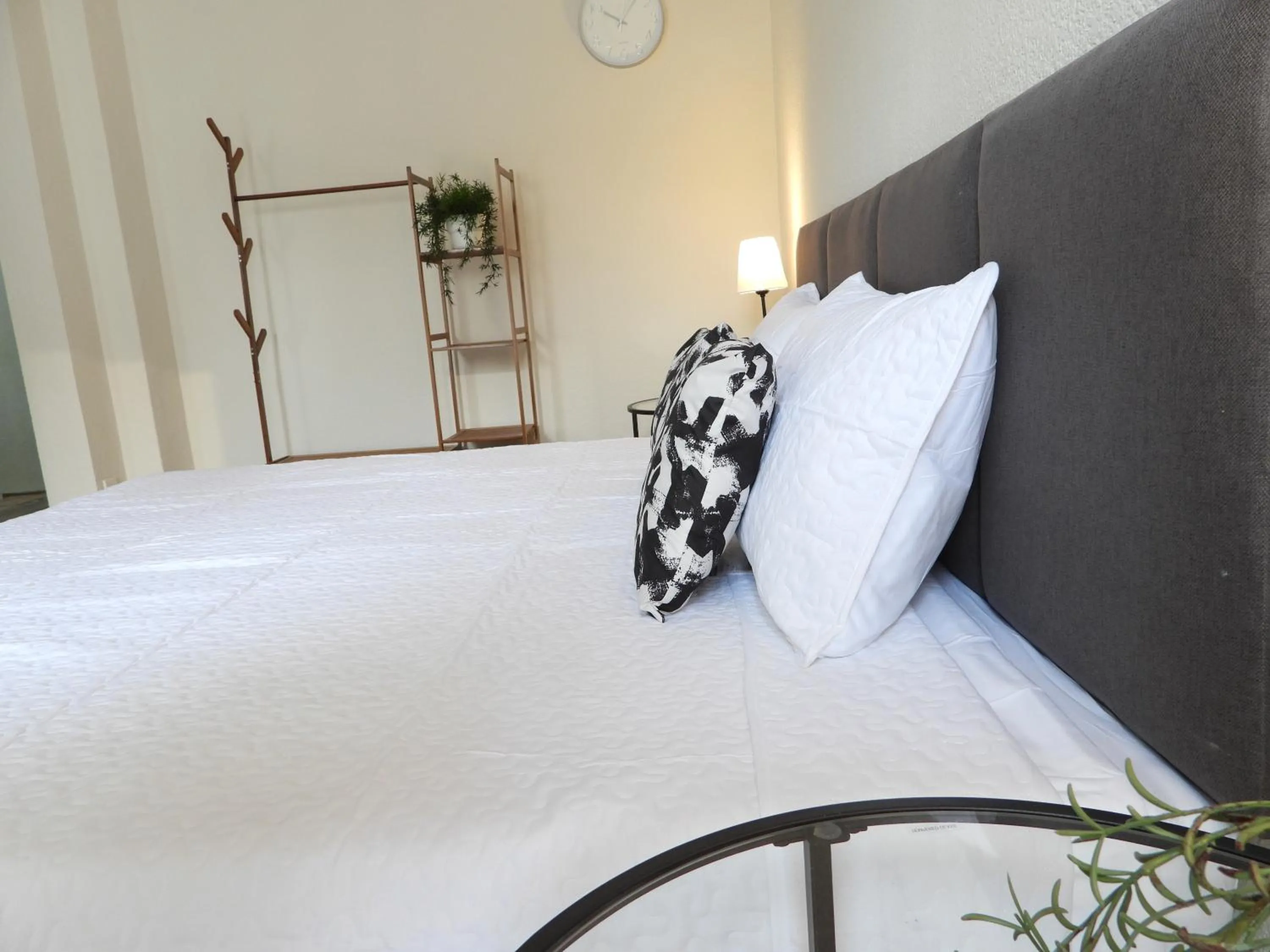 Bed in Singular Reforma