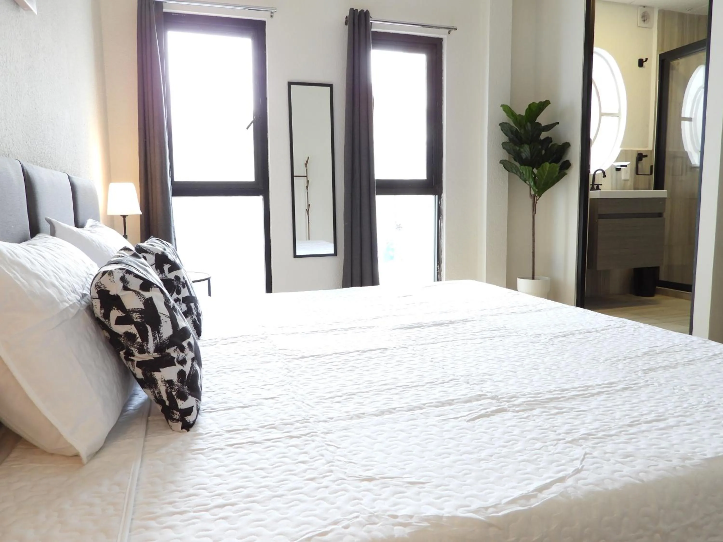 Photo of the whole room, Bed in Singular Reforma