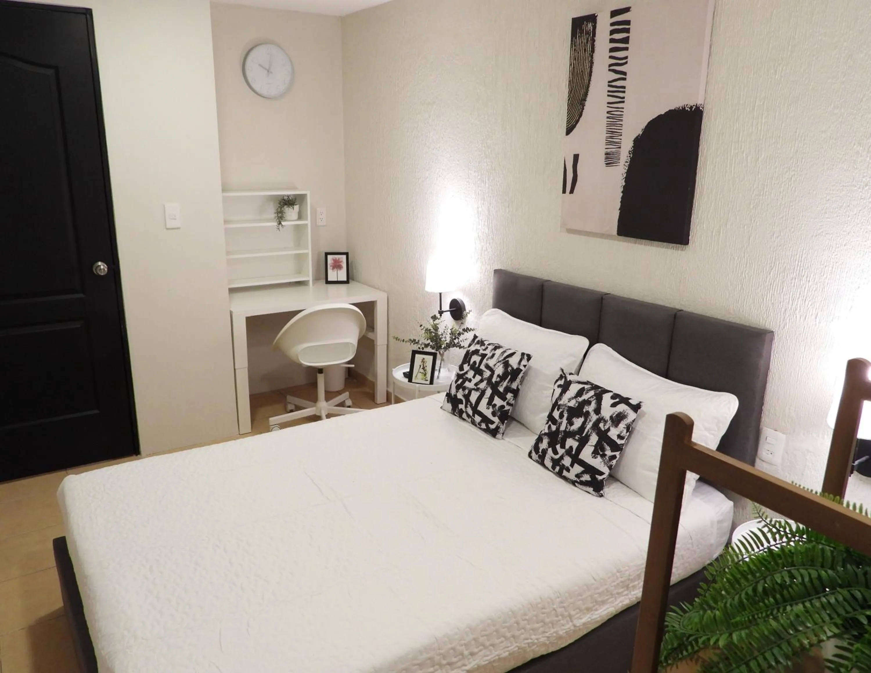 Photo of the whole room, Bed in Singular Reforma