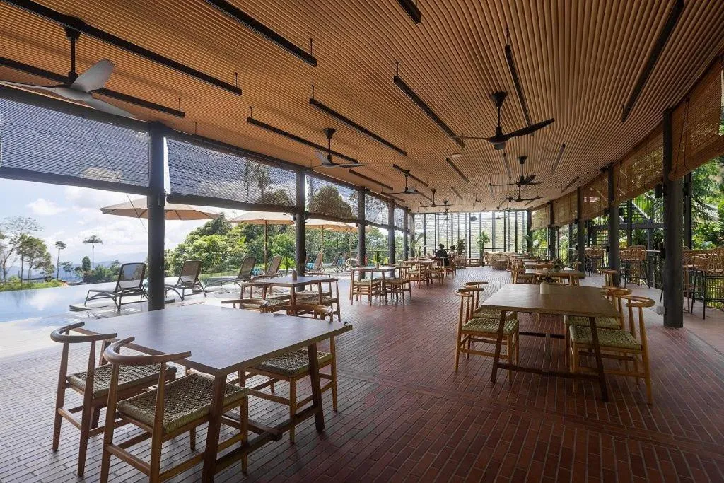 Restaurant/places to eat in Vanavasa Resort