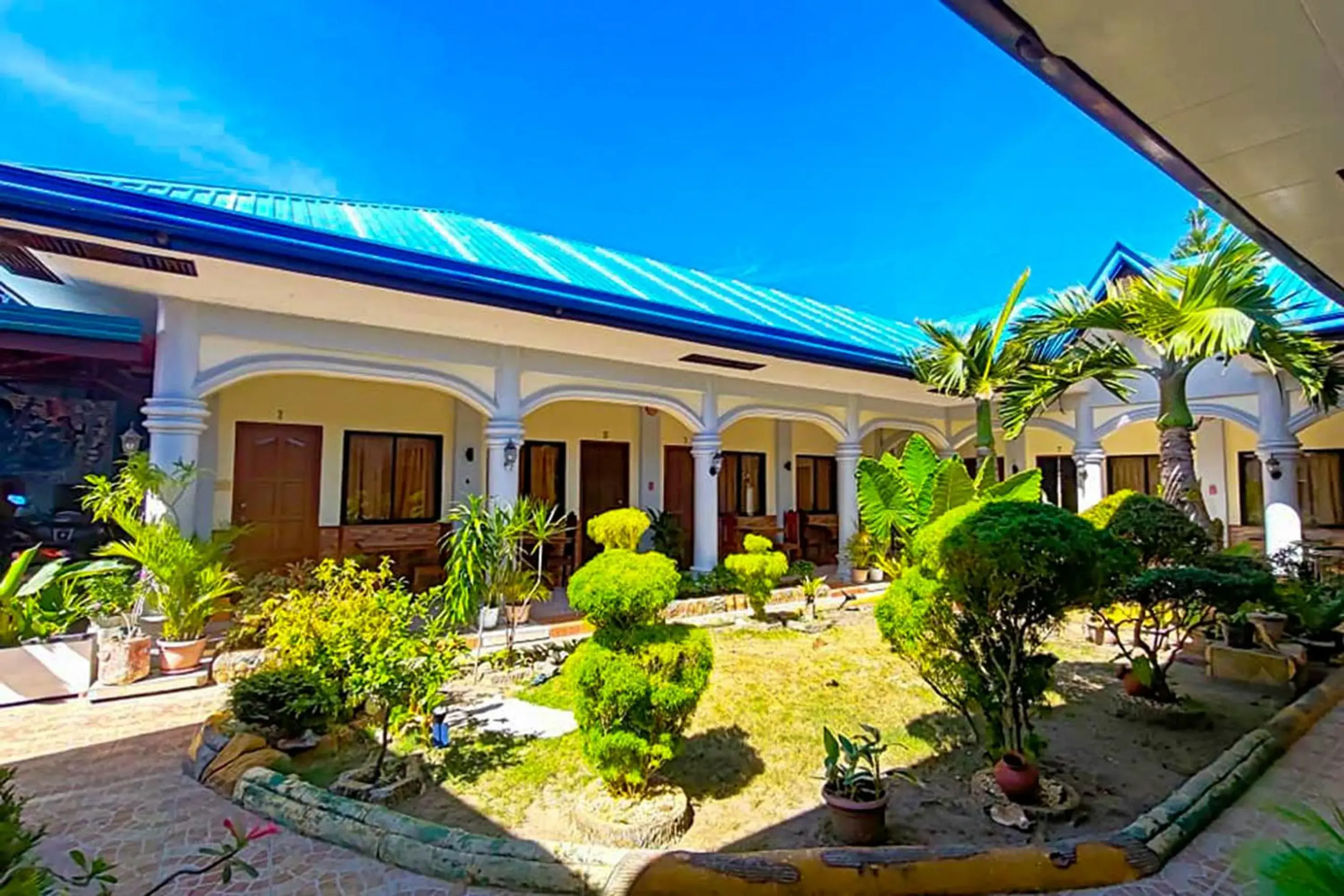 Property building in MBG Travellers Inn powered by Cocotel Property building in MBG Travellers Inn powered by Cocotel