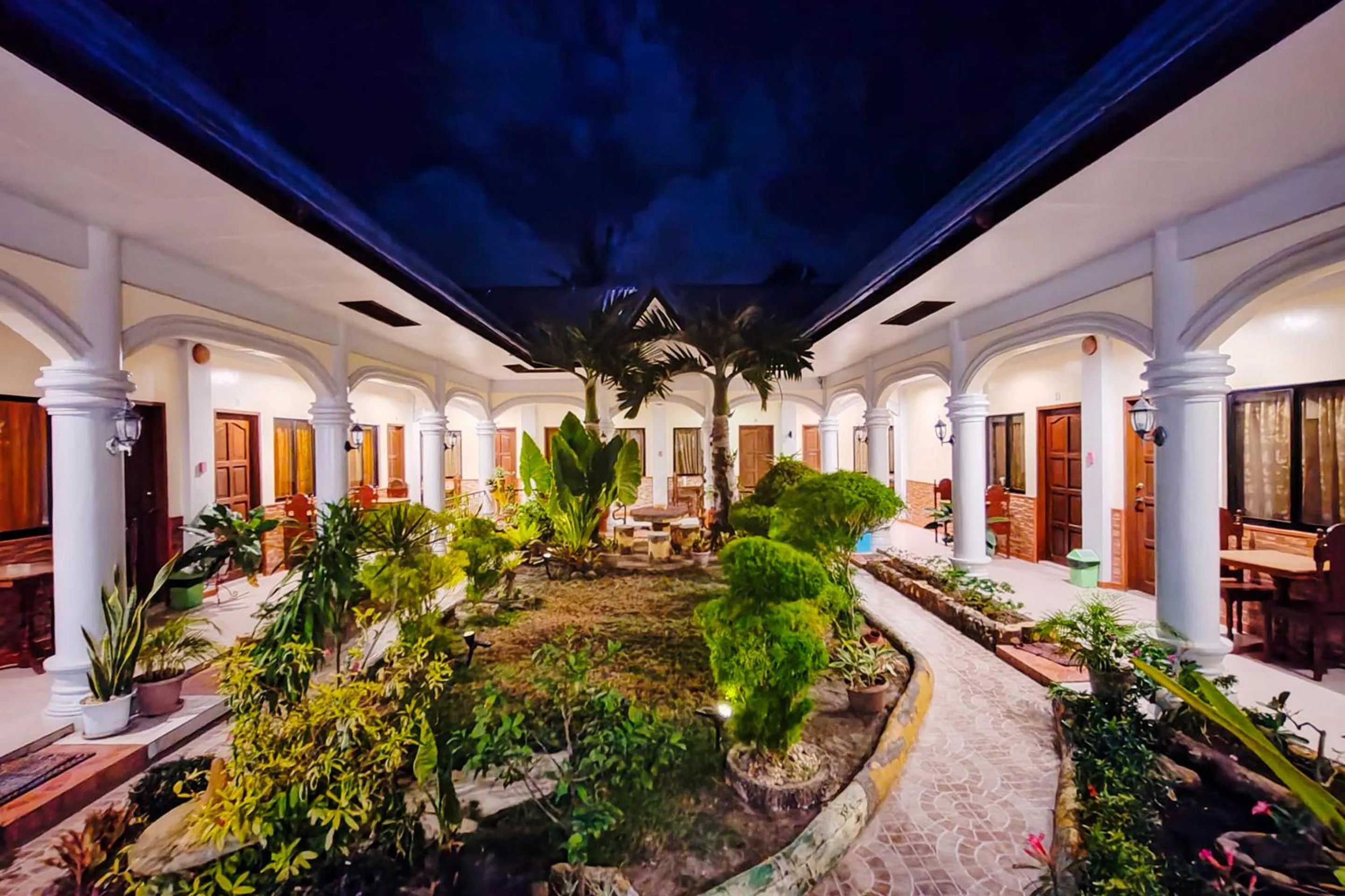 Property building in MBG Travellers Inn powered by Cocotel