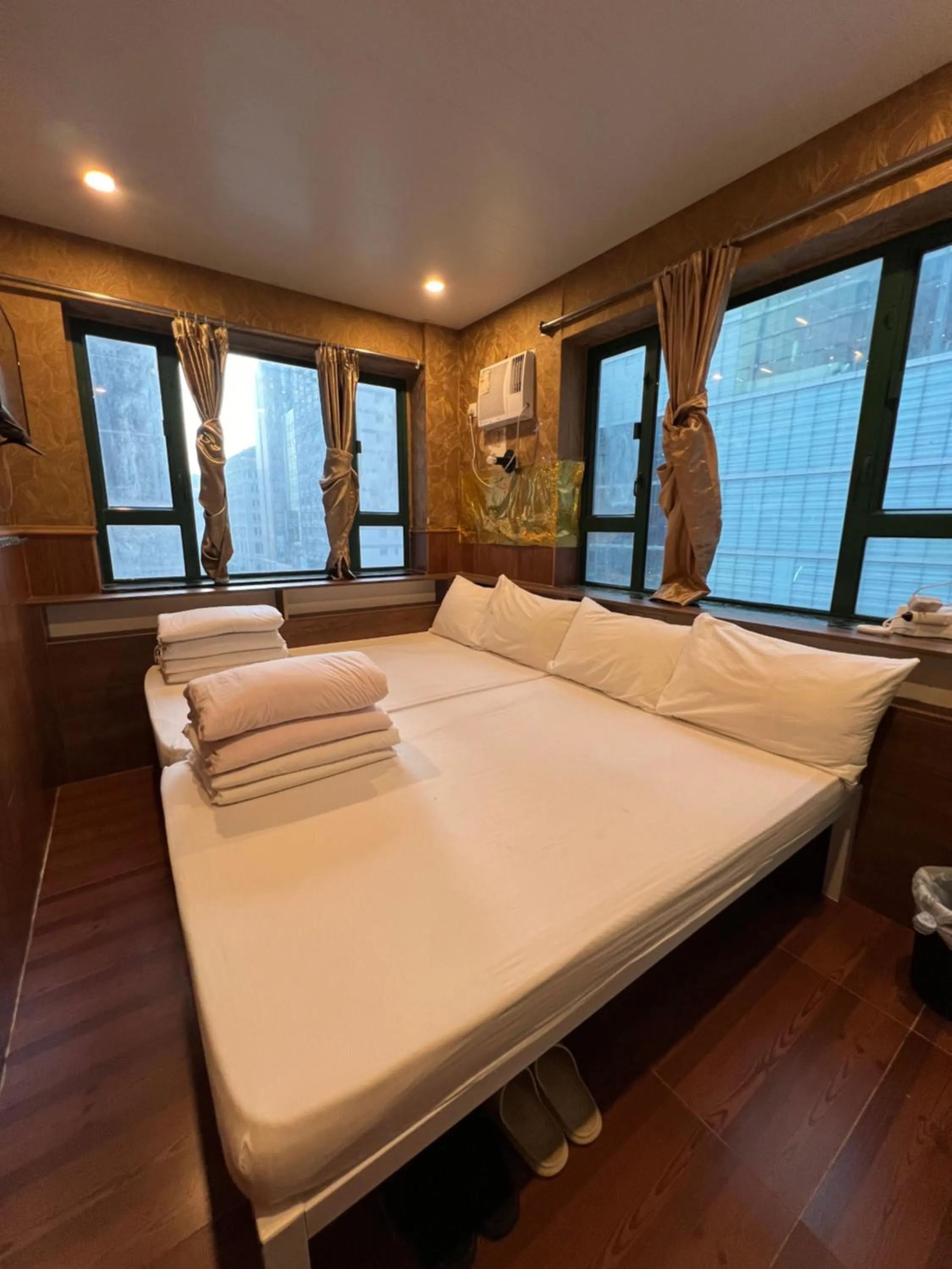 Bed in Just Inn on Nathan Road