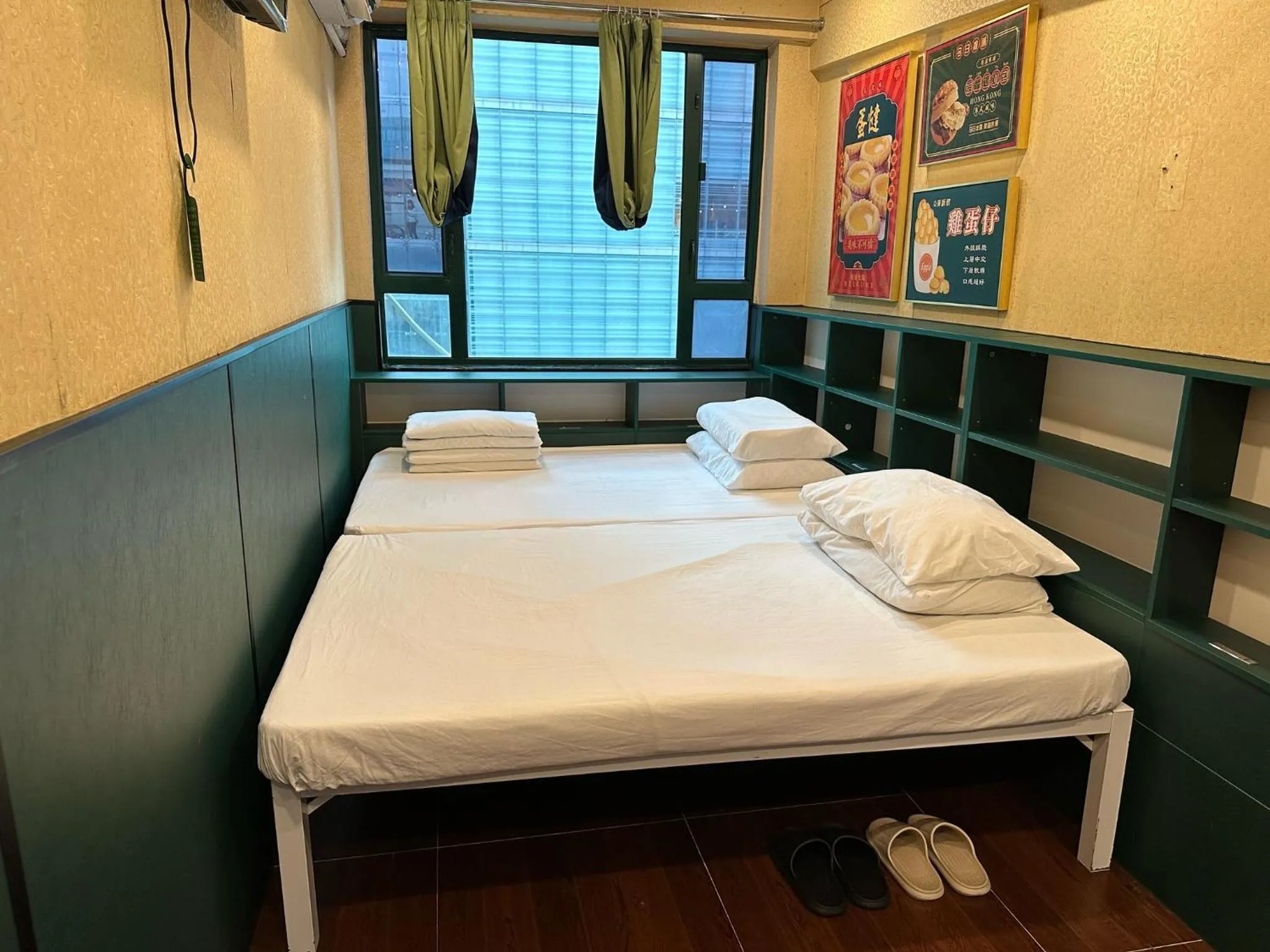 Bed in Just Inn on Nathan Road