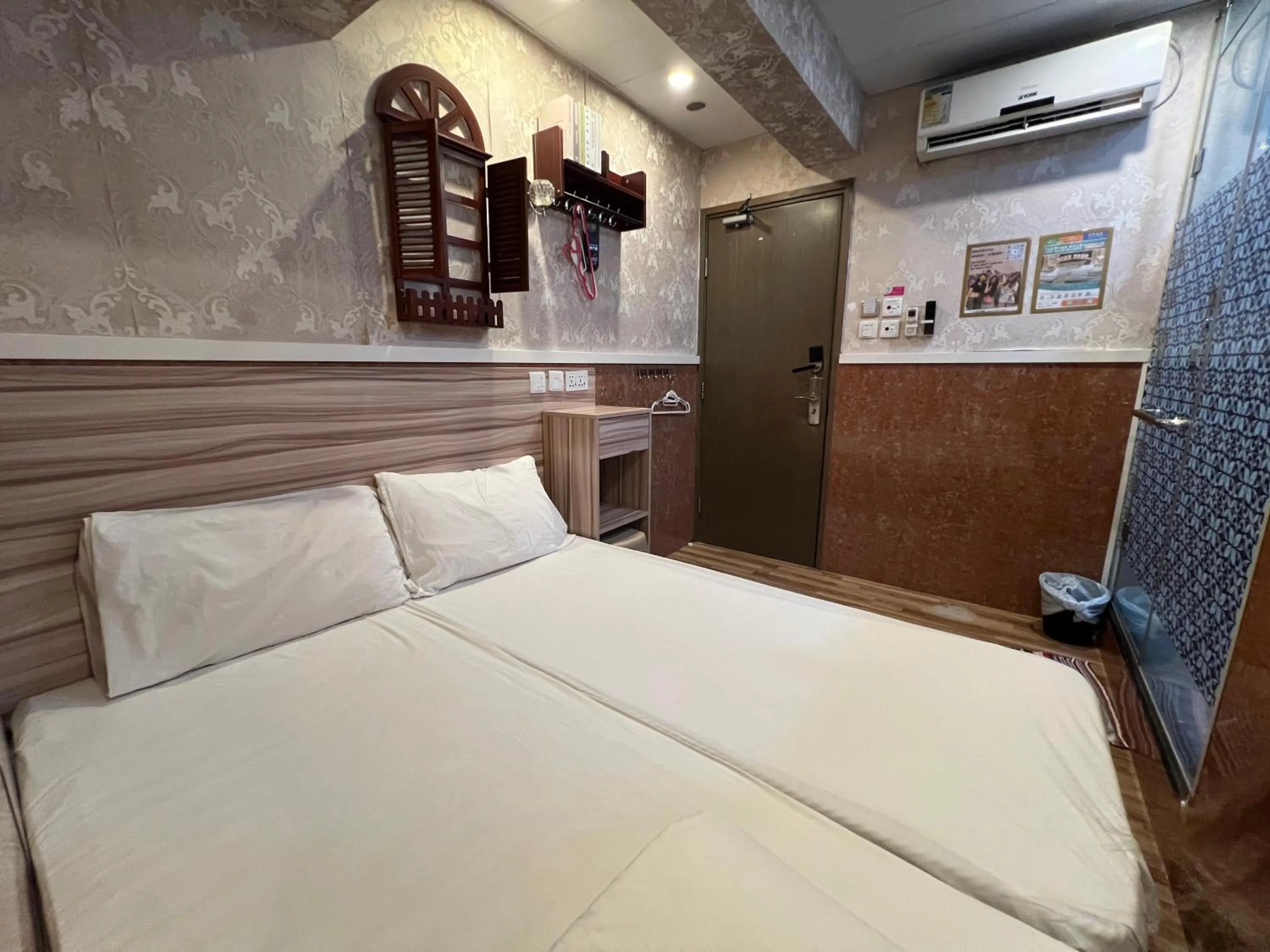 Bed in Just Inn on Nathan Road