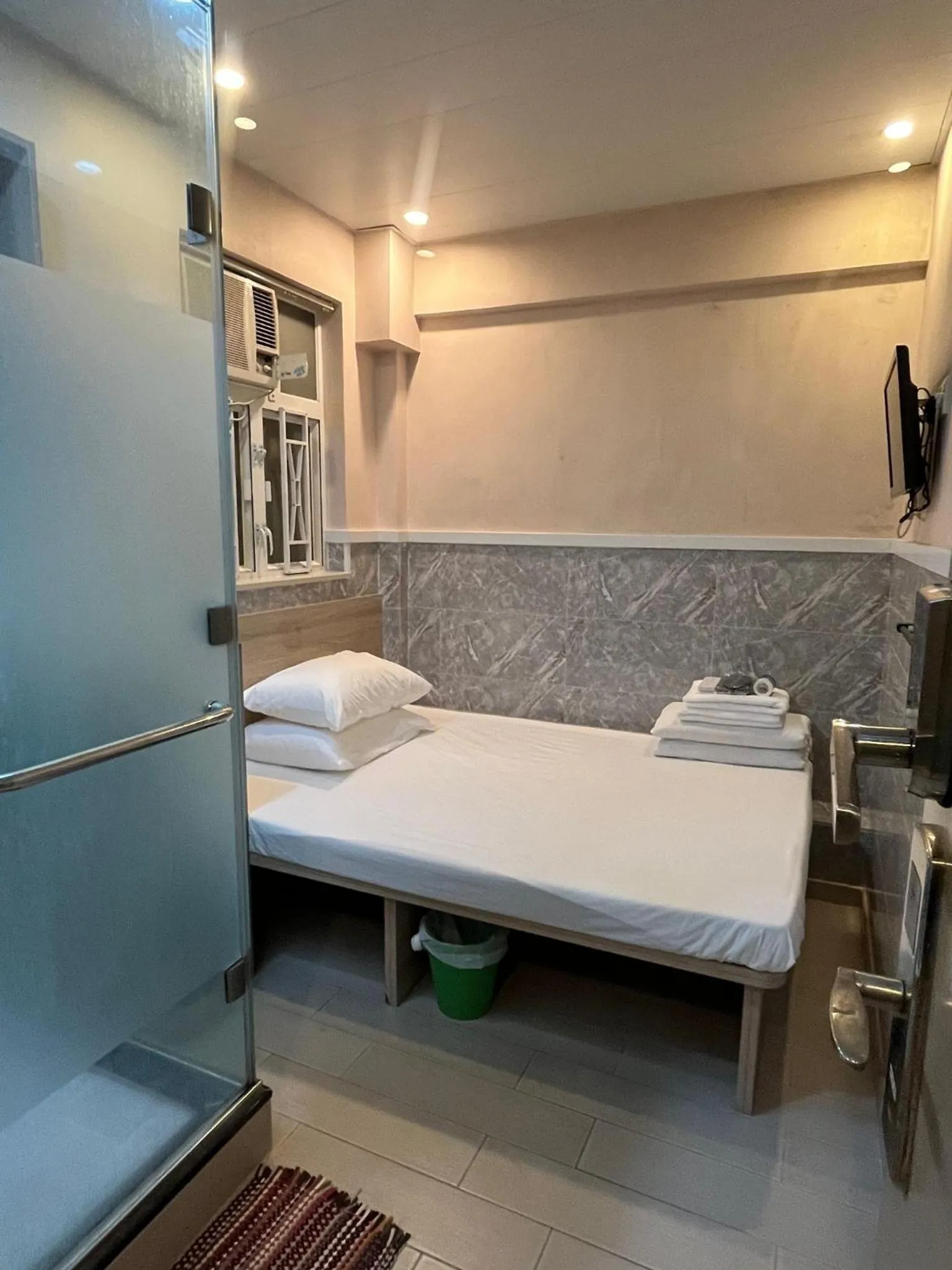 Bed in Just Inn on Nathan Road