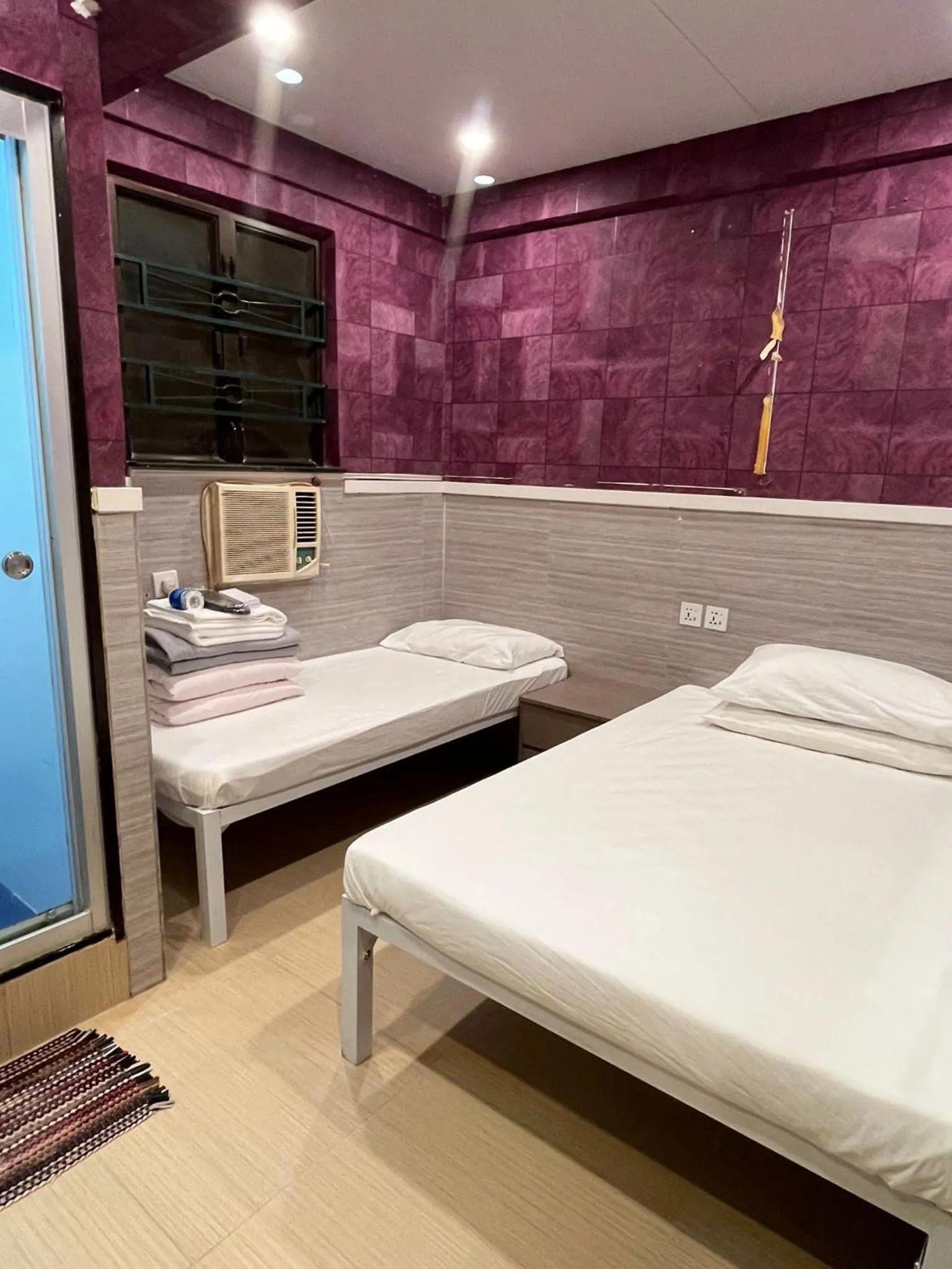 Bed in Just Inn on Nathan Road