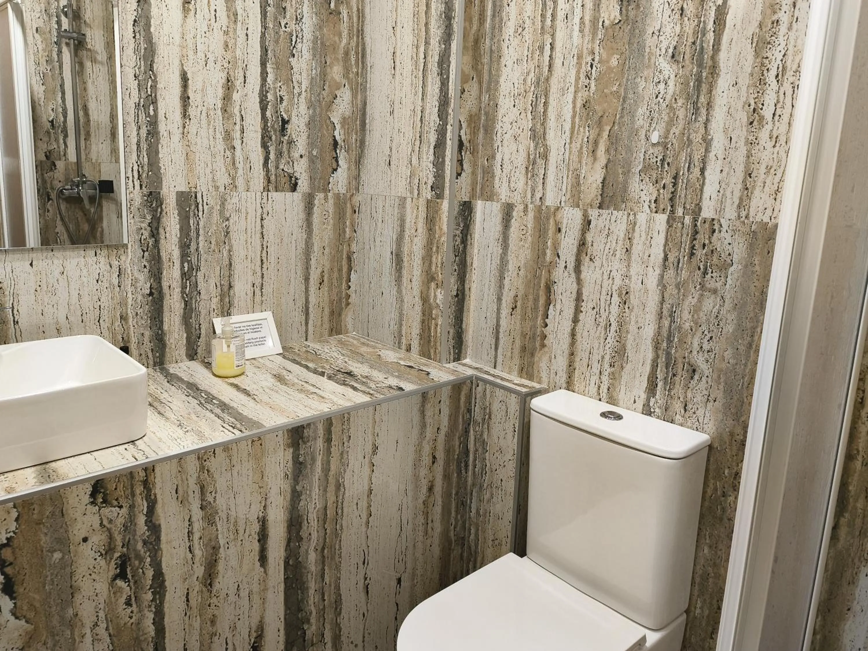 Bathroom in Senda Hostel Retiro - Atocha & Madrid Centro