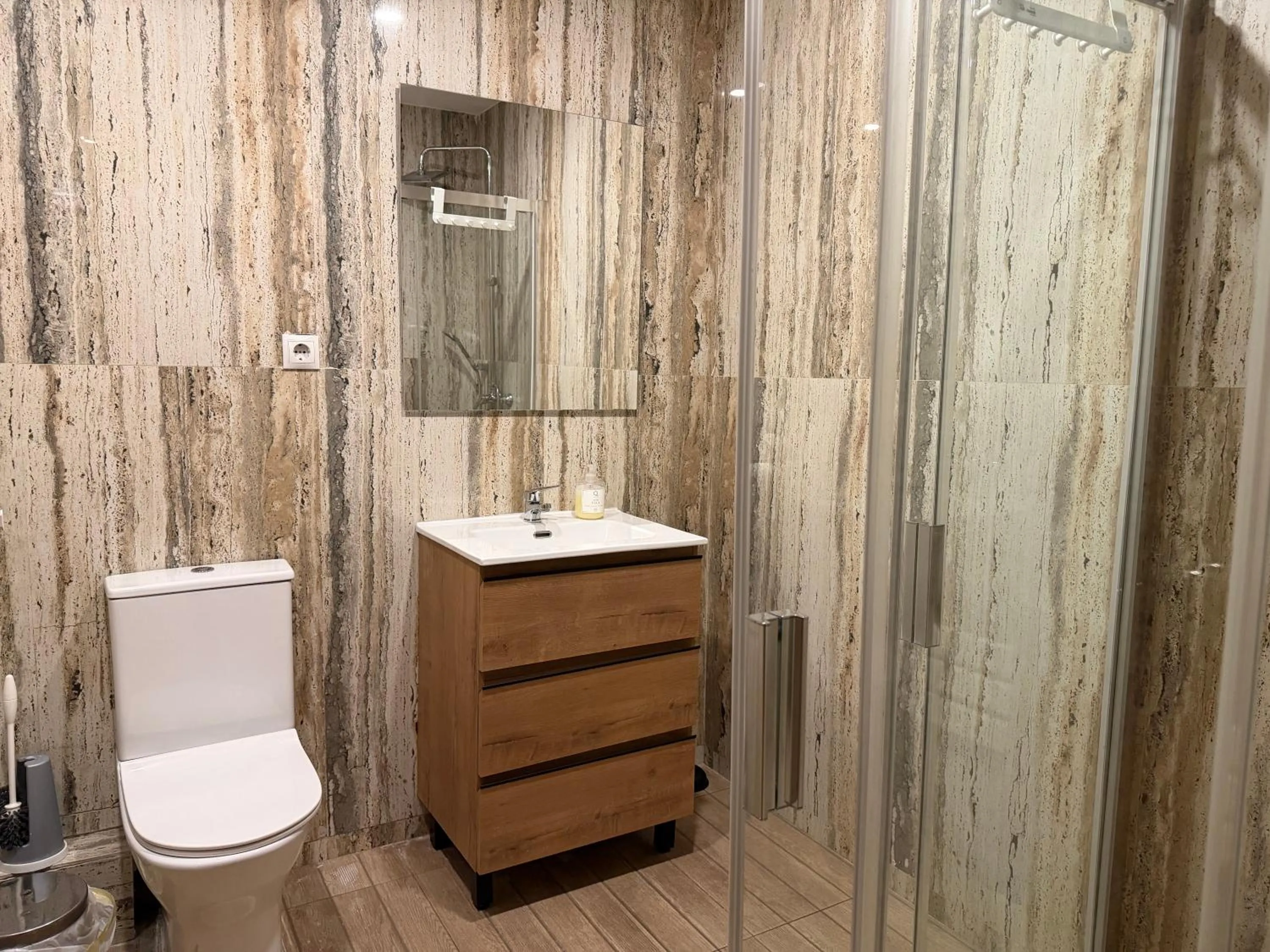 Bathroom in Senda Hostel Retiro - Atocha & Madrid Centro